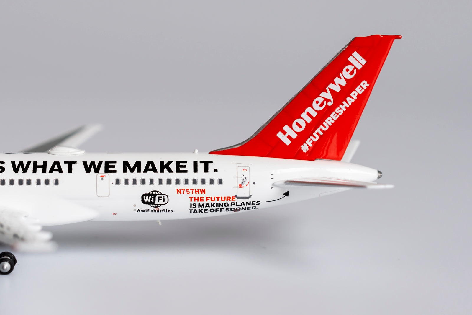 Honeywell Boeing 757-200 N757HW 'with test engine / the future is what we make it' (53181)