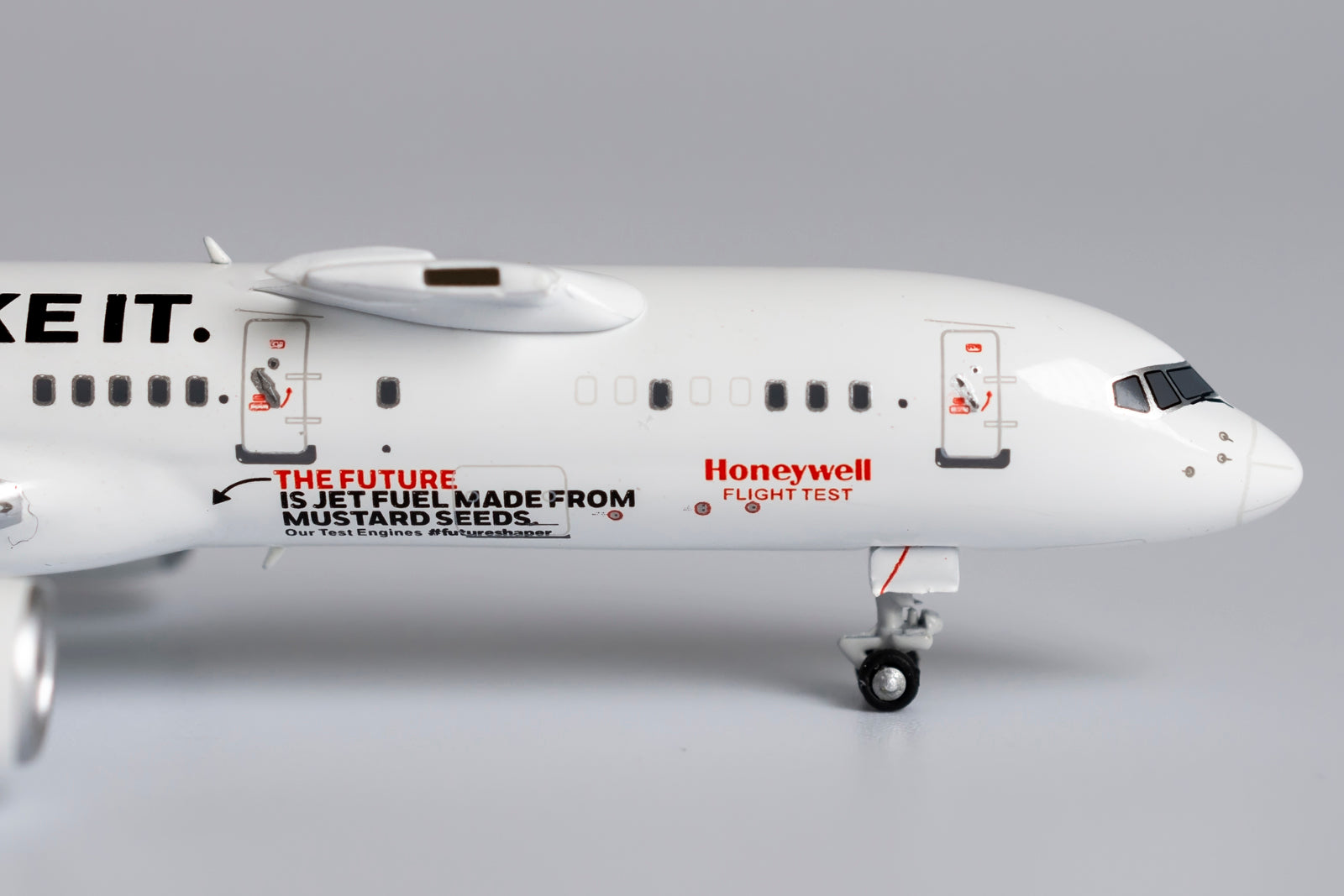 Honeywell Boeing 757-200 N757HW 'with test engine / the future is what we make it' (53181)
