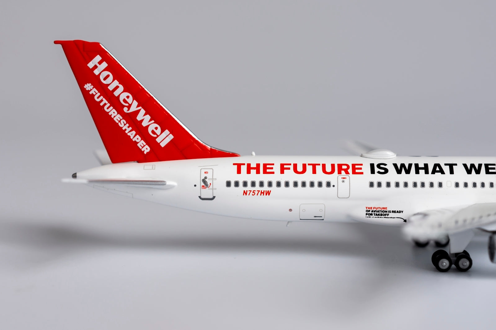 Honeywell Boeing 757-200 N757HW 'with test engine / the future is what we make it' (53181)
