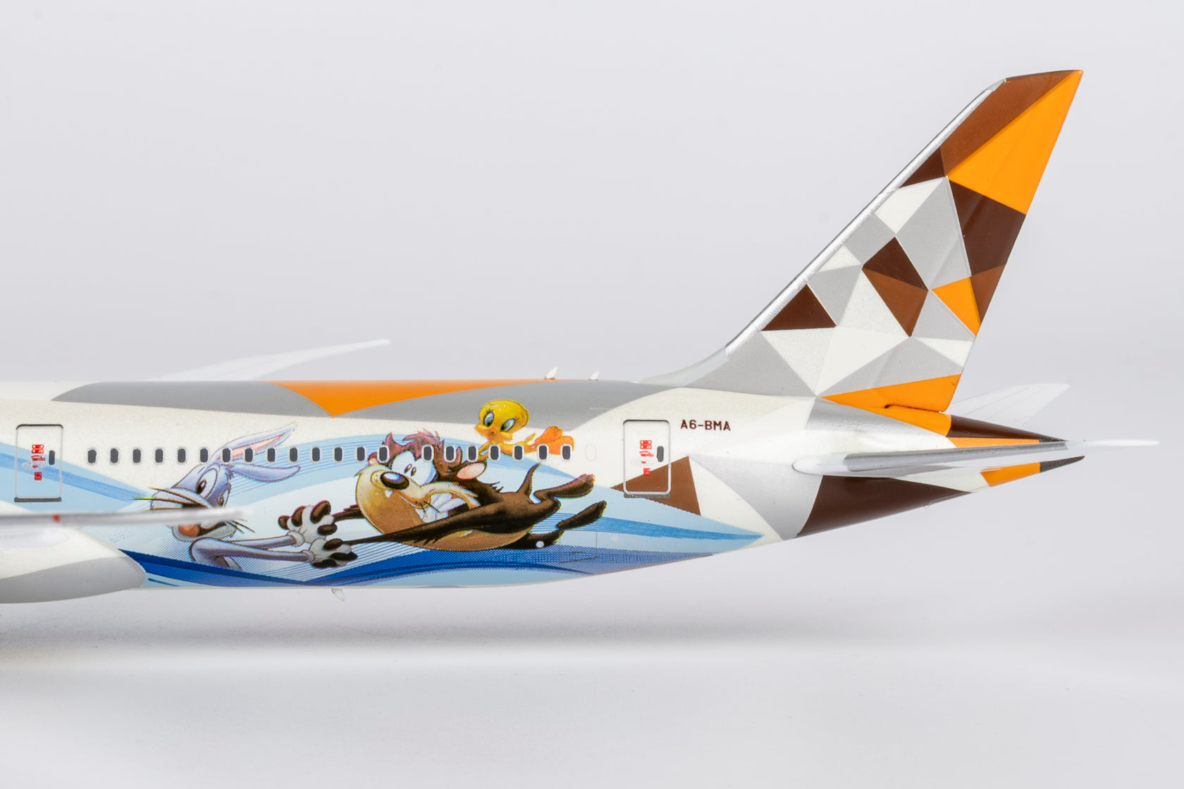 Etihad Airways Boeing 787-10 A6-BMA 'Warner Brothers World' (56031)