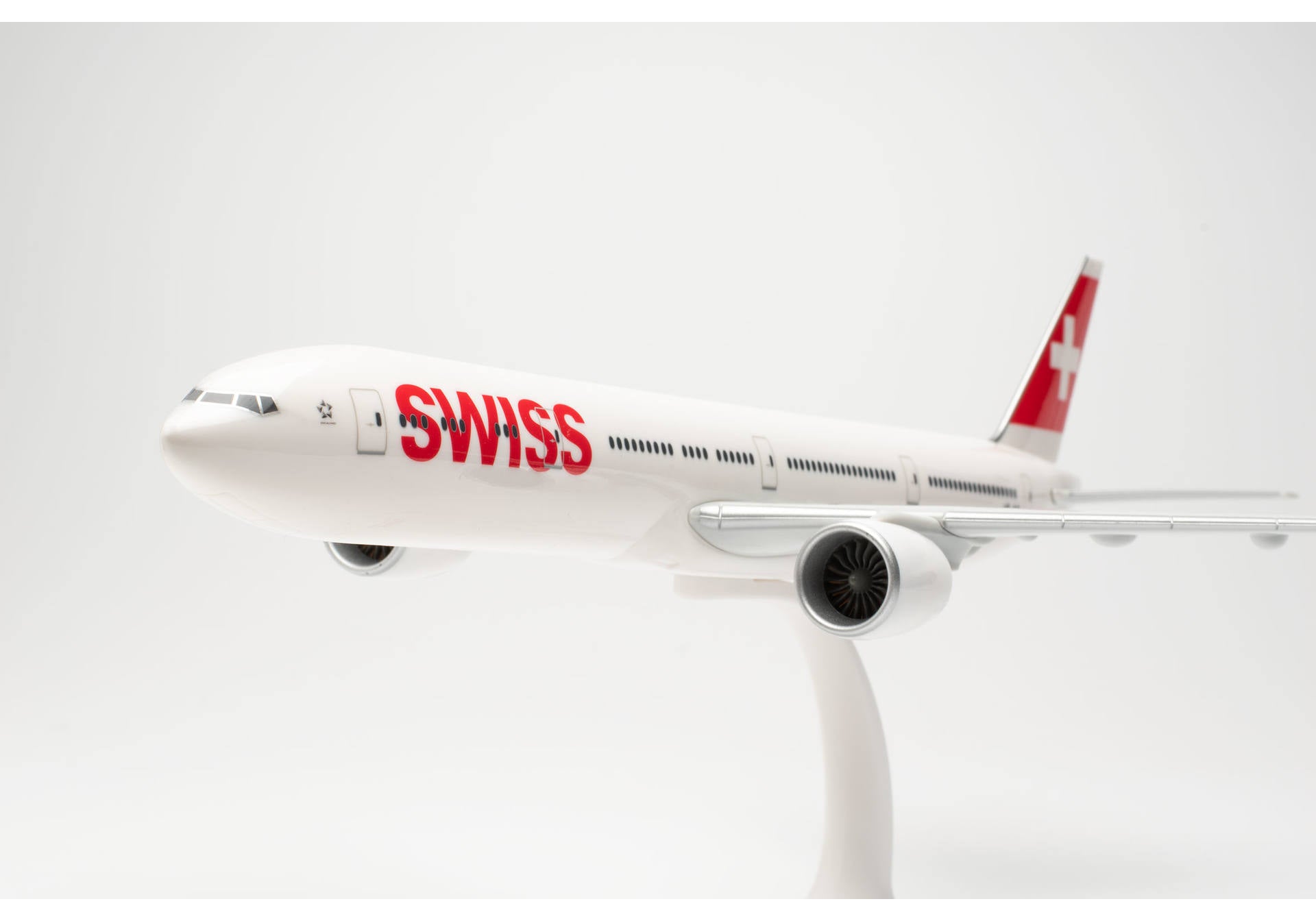 SWISS Boeing 777-300ER HB-JNB (610698-001)