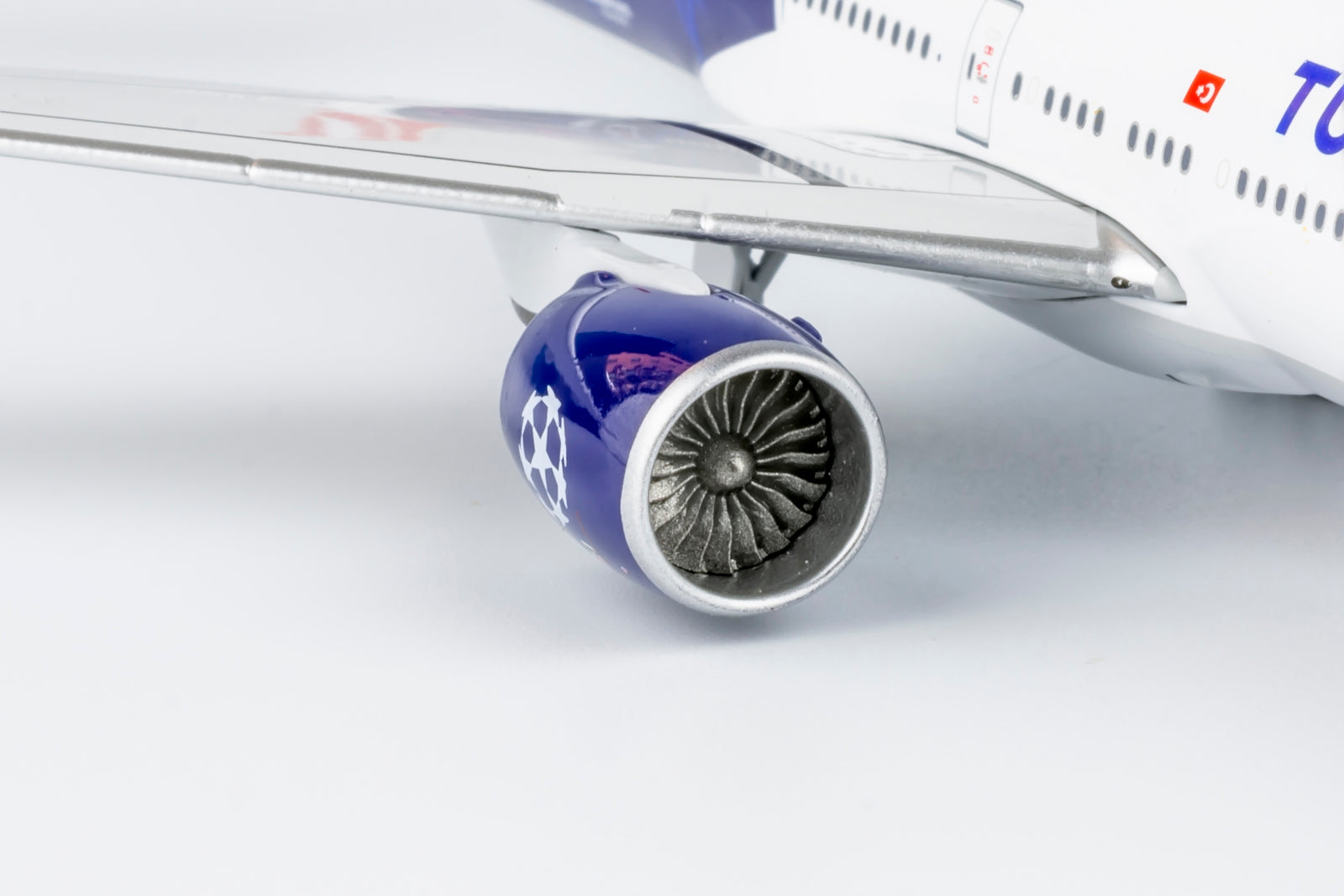 Turkish Airlines Boeing 777-300ER TC-LJJ 'UEFA Champions League' (73031)