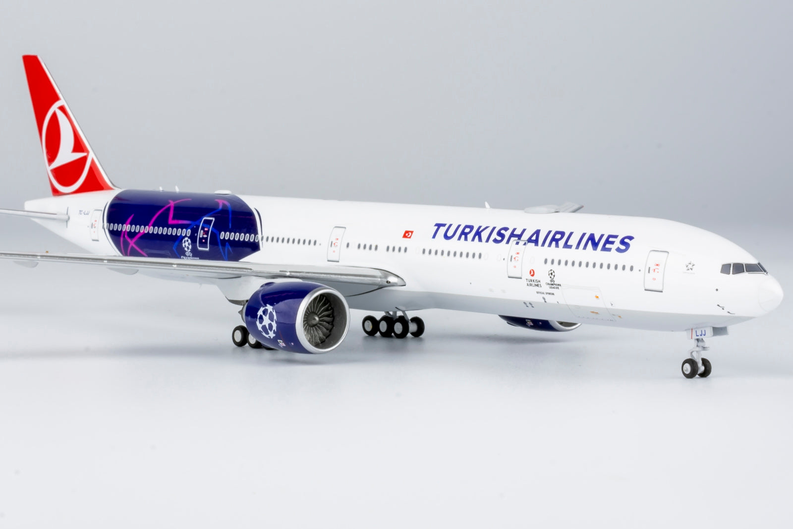 Turkish Airlines Boeing 777-300ER TC-LJJ 'UEFA Champions League' (73031)