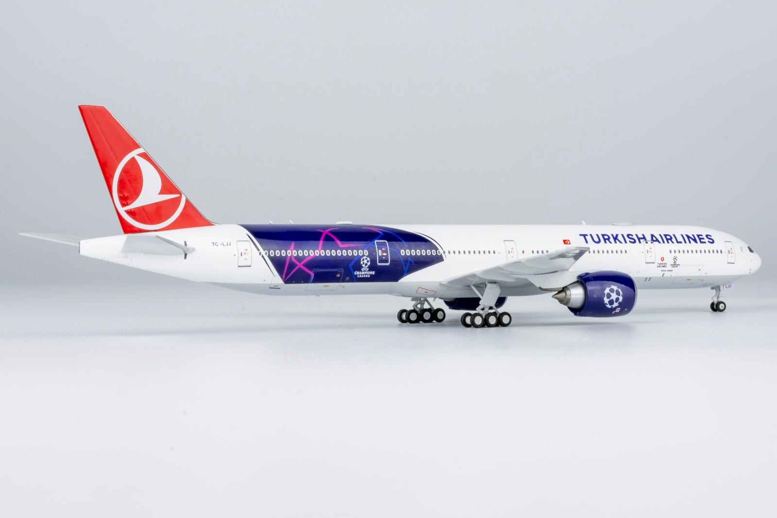 Turkish Airlines Boeing 777-300ER TC-LJJ 'UEFA Champions League' (73031)