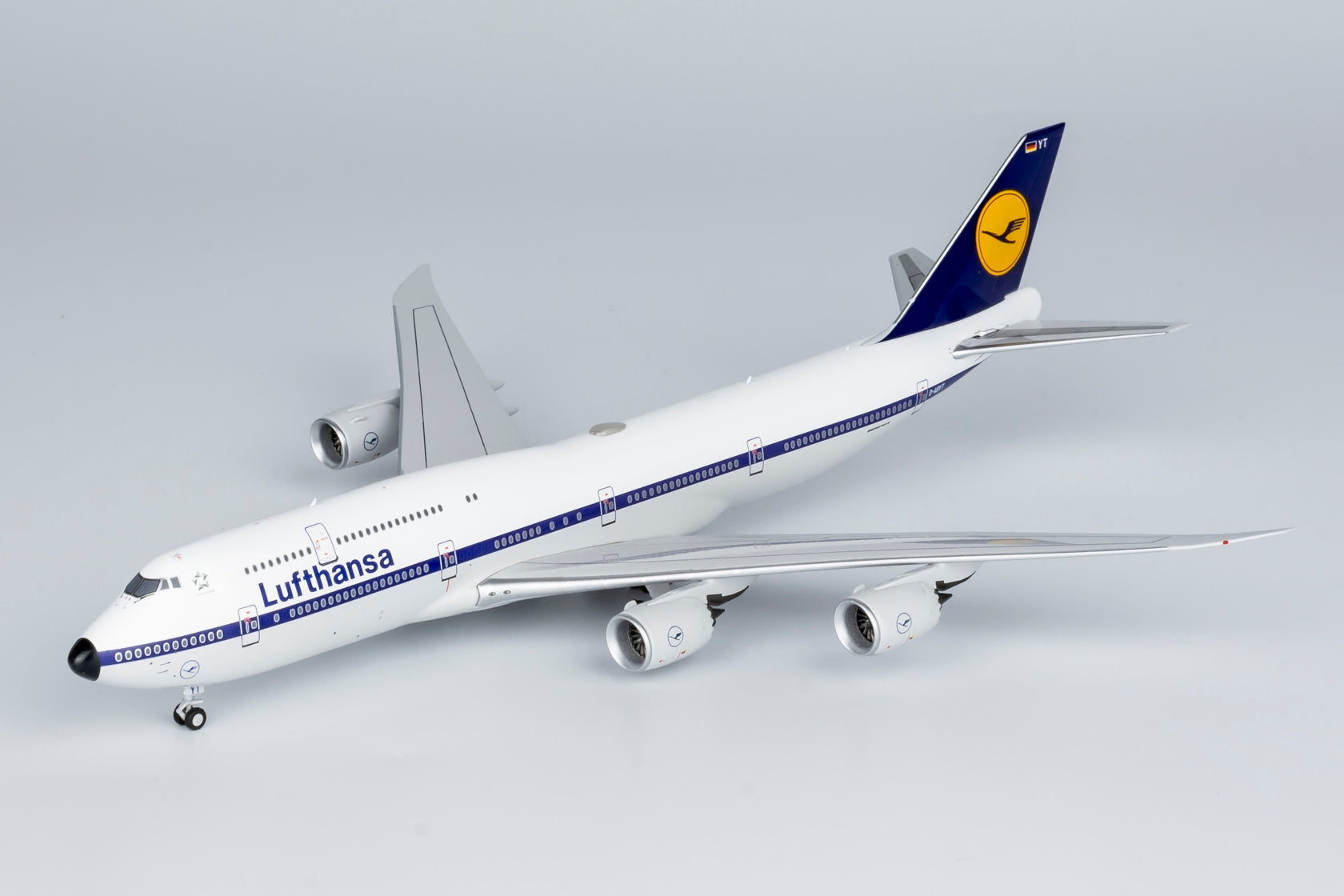 Lufthansa Boeing 747-8 D-ABYT 'Retro' ULTIMATE EDITION (78016)