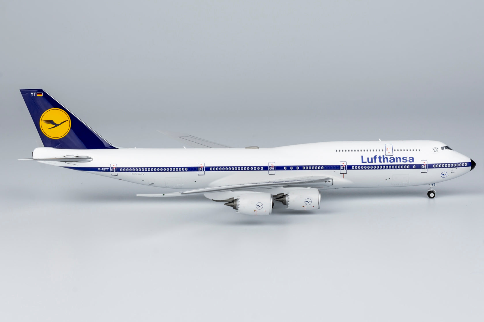 Lufthansa Boeing 747-8 D-ABYT 'Retro' ULTIMATE EDITION (78016)