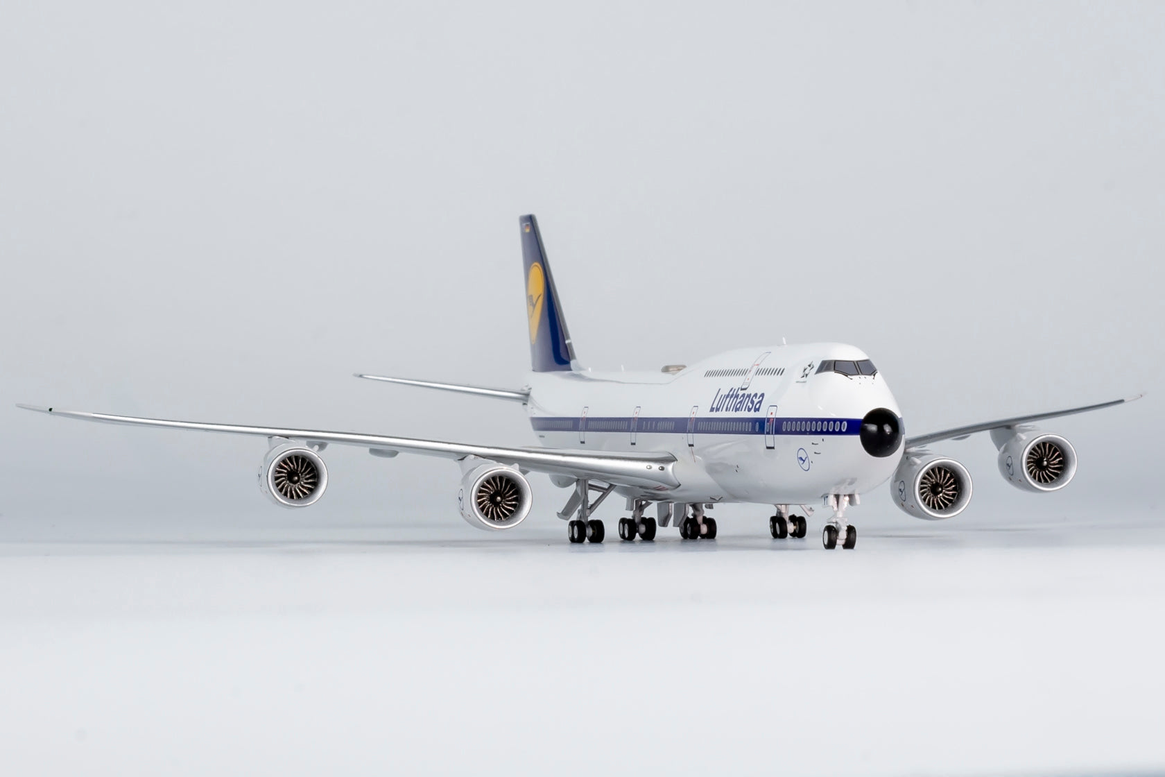 Lufthansa Boeing 747-8 D-ABYT 'Retro' ULTIMATE EDITION (78016)
