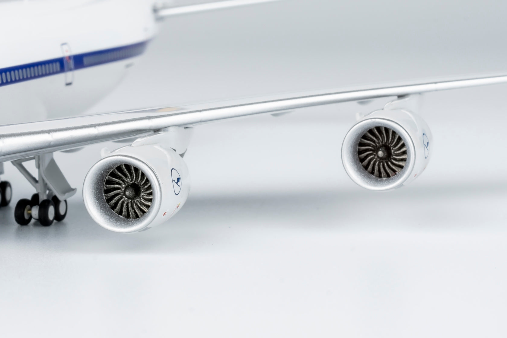 Lufthansa Boeing 747-8 D-ABYT 'Retro' ULTIMATE EDITION (78016)