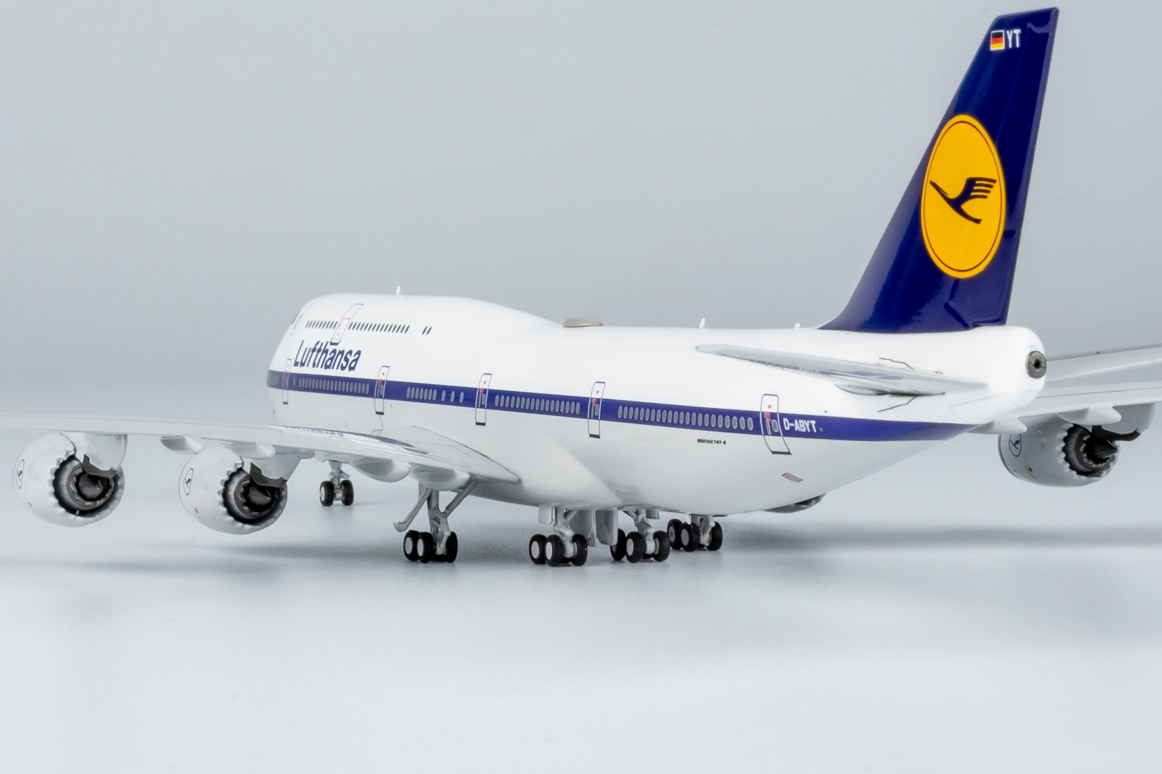 Lufthansa Boeing 747-8 D-ABYT 'Retro' ULTIMATE EDITION (78016)