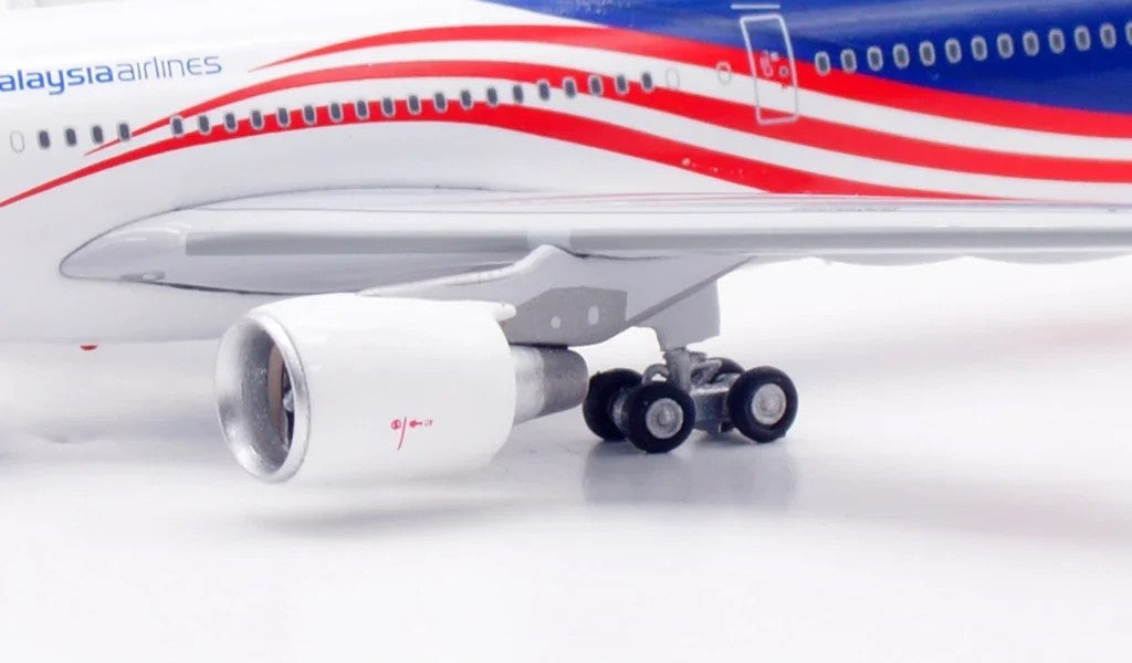 Malaysia Airlines Airbus A330-300 9M-MTL 'Manchester United' (AV4352)