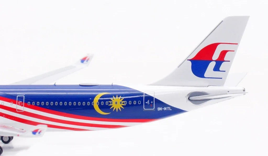Malaysia Airlines Airbus A330-300 9M-MTL 'Manchester United' (AV4352)
