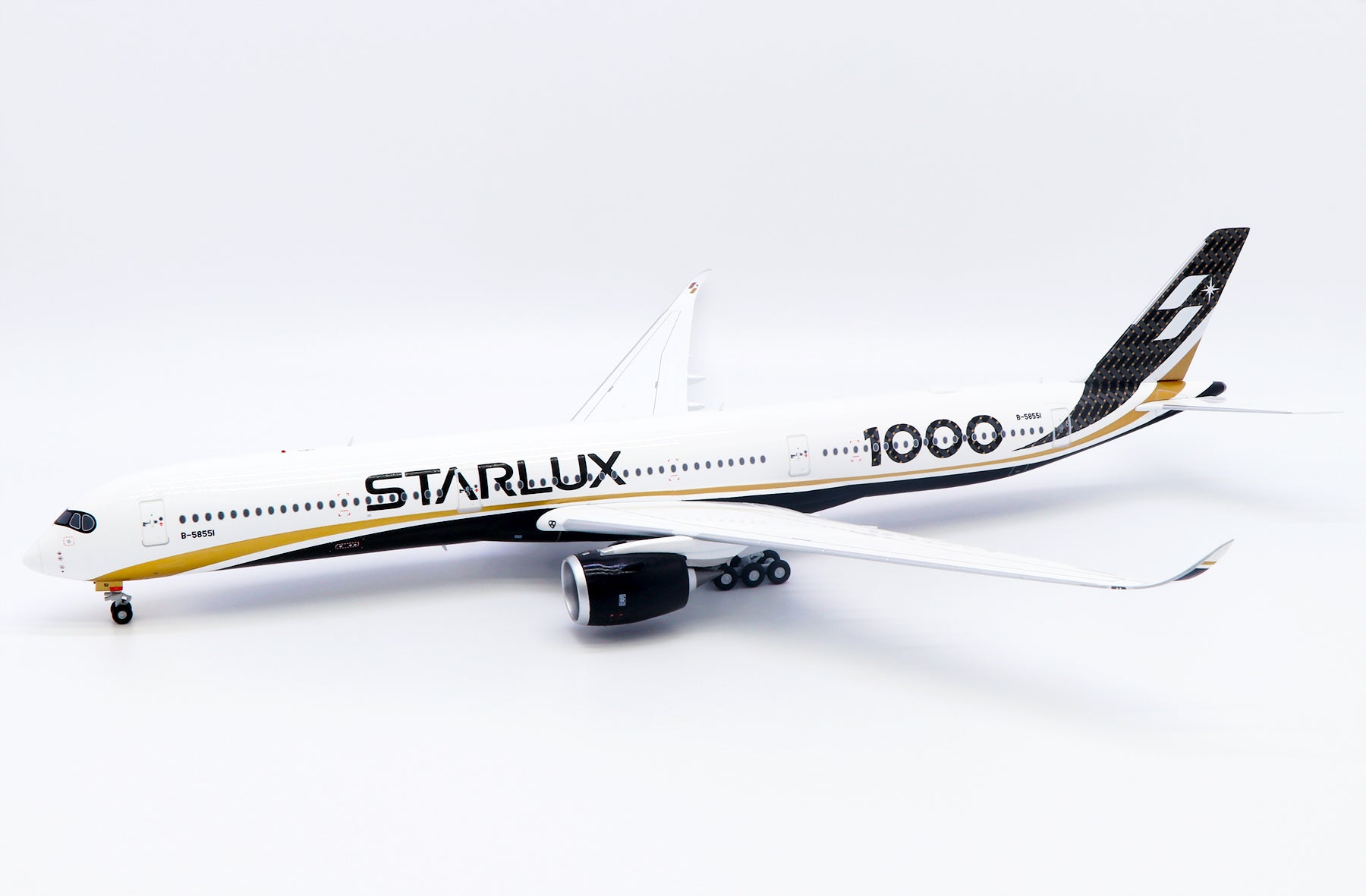 Starlux Airlines Airbus A350-1000 B-58551 'Carbon Fiber' (EW235K002)