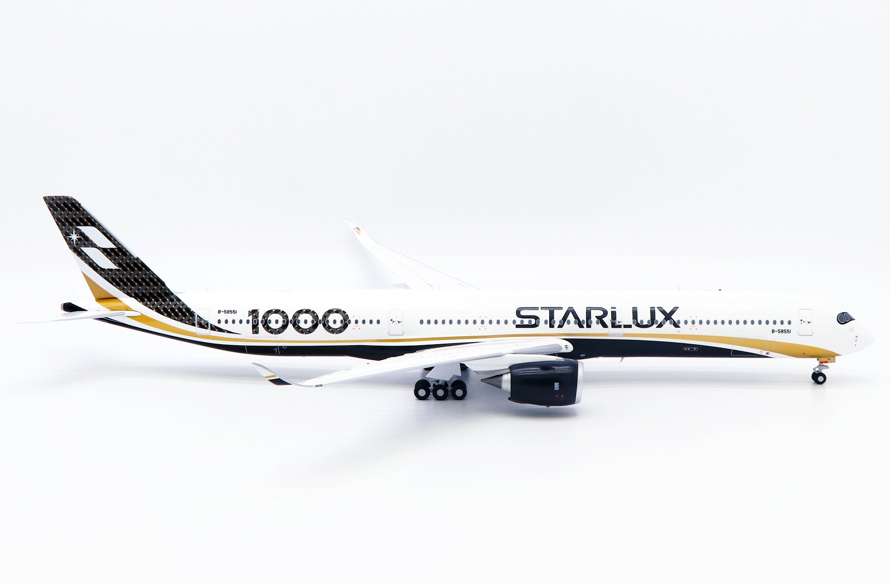 Starlux Airlines Airbus A350-1000 B-58551 'Carbon Fiber' (EW235K002)