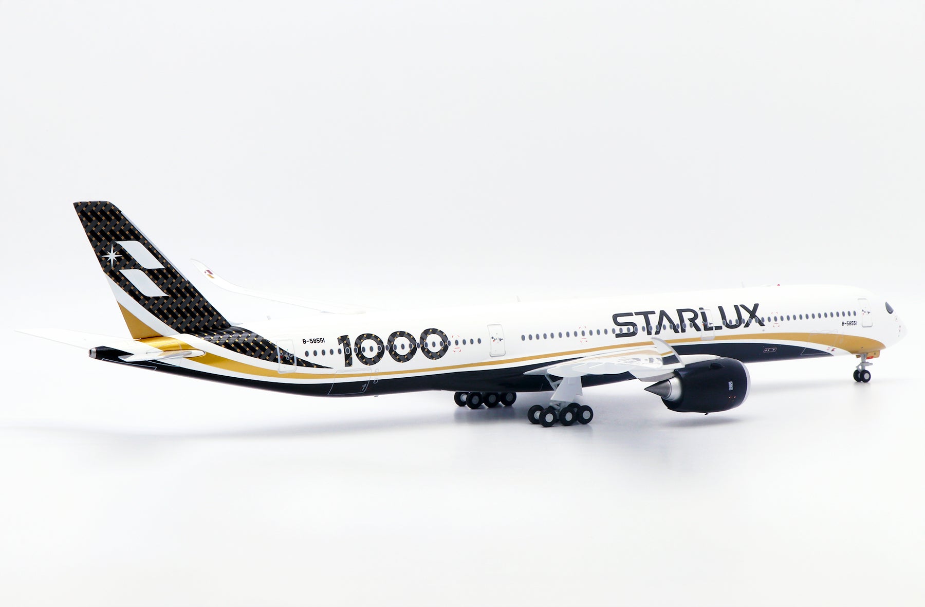 Starlux Airlines Airbus A350-1000 B-58551 'Carbon Fiber' (EW235K002)