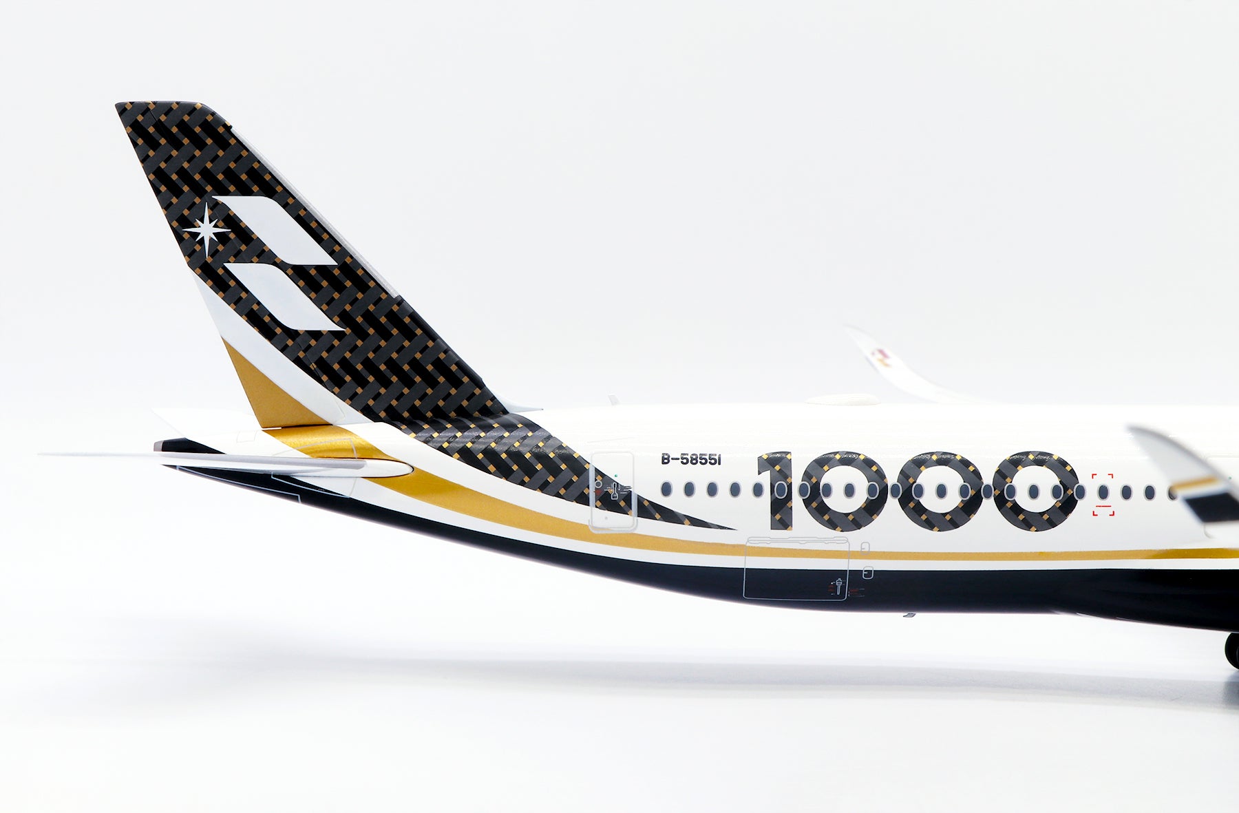 Starlux Airlines Airbus A350-1000 B-58551 'Carbon Fiber' (EW235K002)
