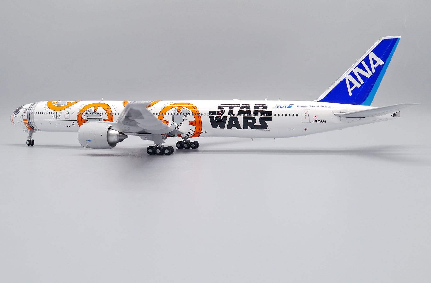 ANA All Nippon Airways Boeing 777-300ER JA789A 'Star Wars BB-8' (EW277W007)