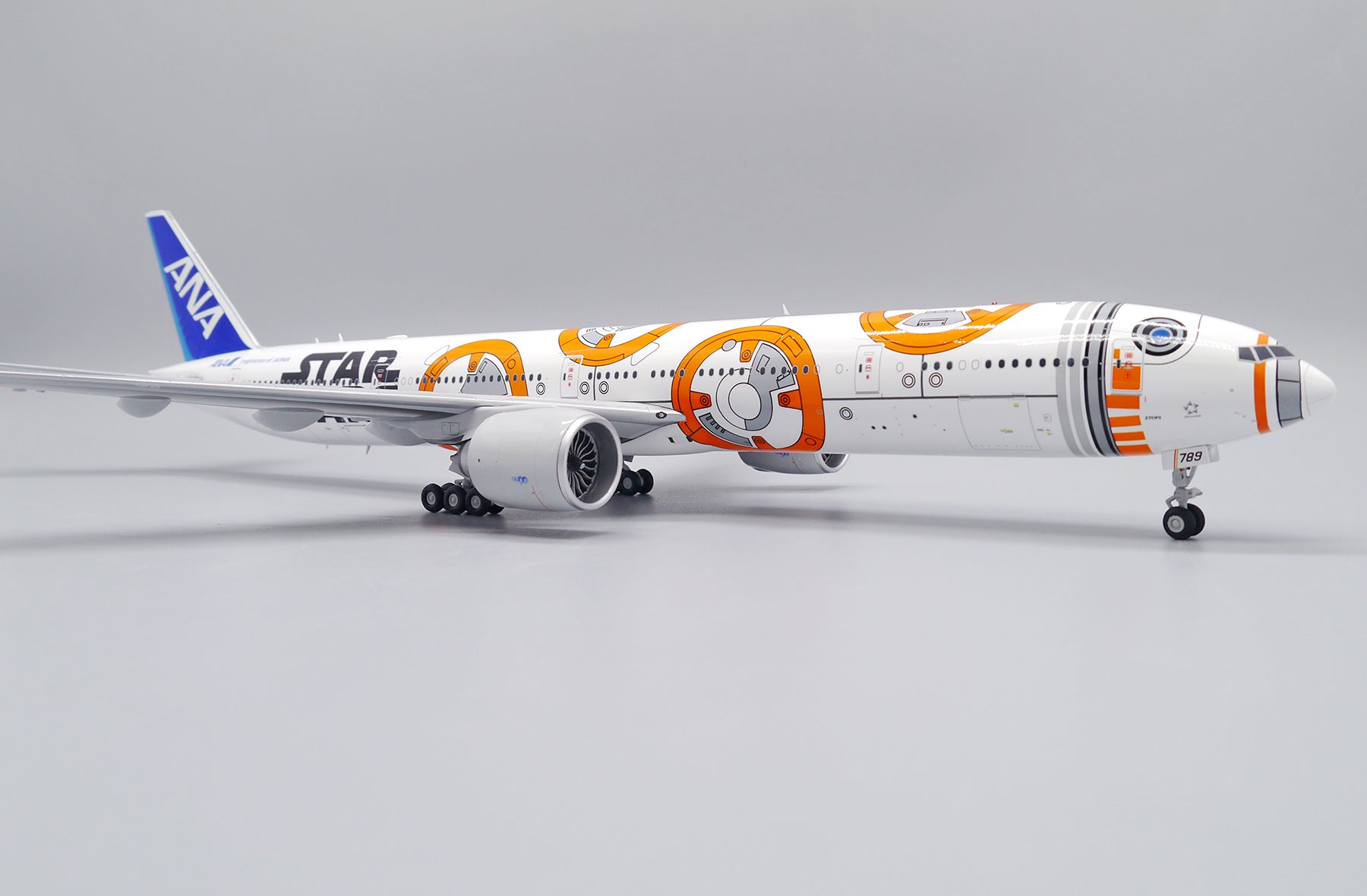 ANA All Nippon Airways Boeing 777-300ER JA789A 'Star Wars BB-8' (EW277W007)