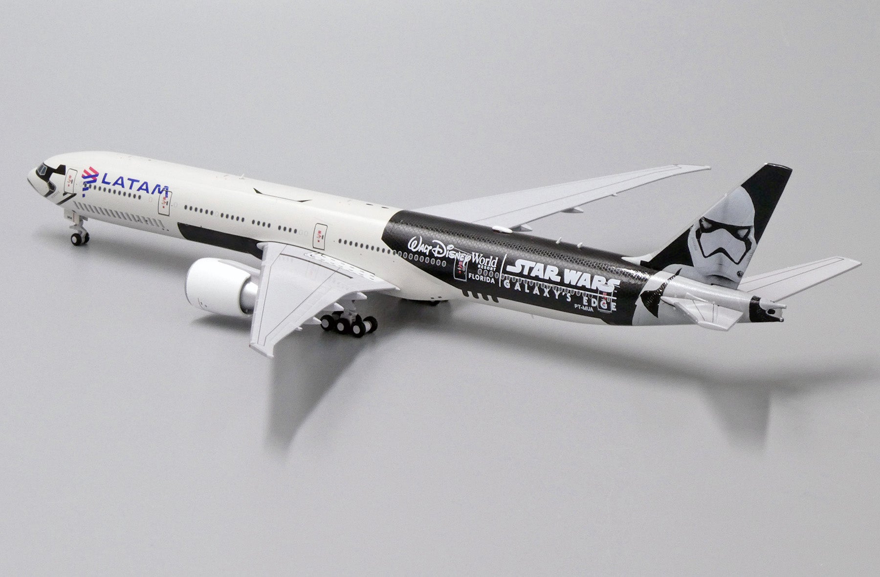 LATAM Boeing 777-300ER PT-MUA 'Star Wars Galaxy's Edge' (EW477W007)
