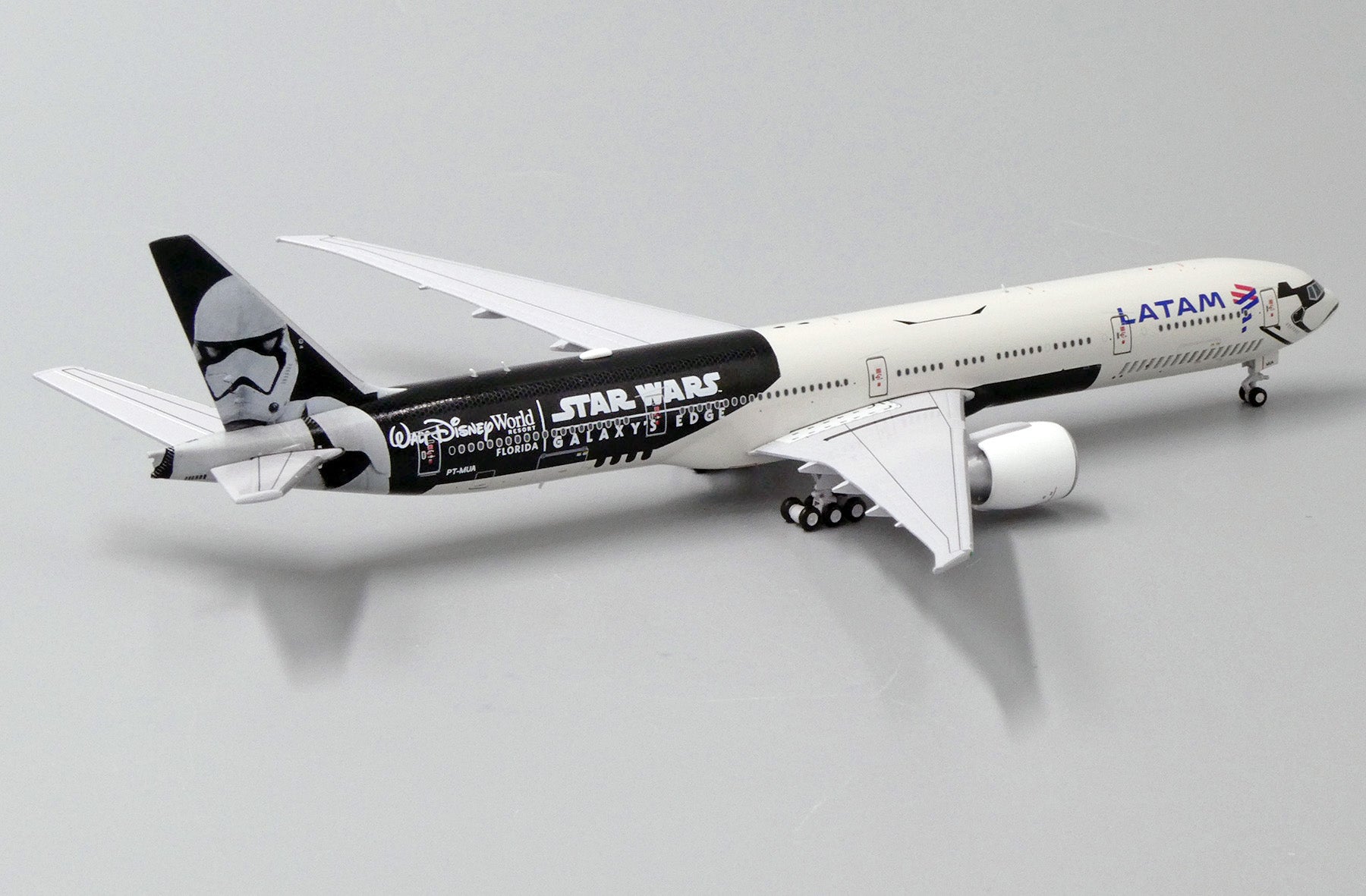 LATAM Boeing 777-300ER PT-MUA 'Star Wars Galaxy's Edge' (EW477W007)