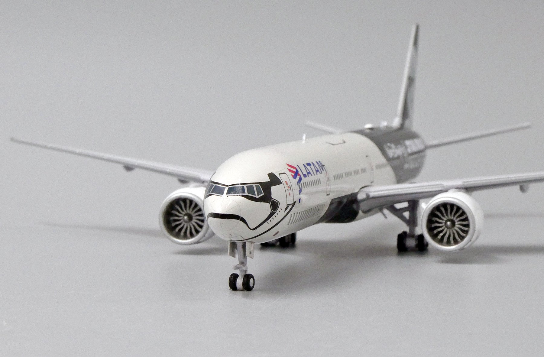 LATAM Boeing 777-300ER PT-MUA 'Star Wars Galaxy's Edge' (EW477W007)
