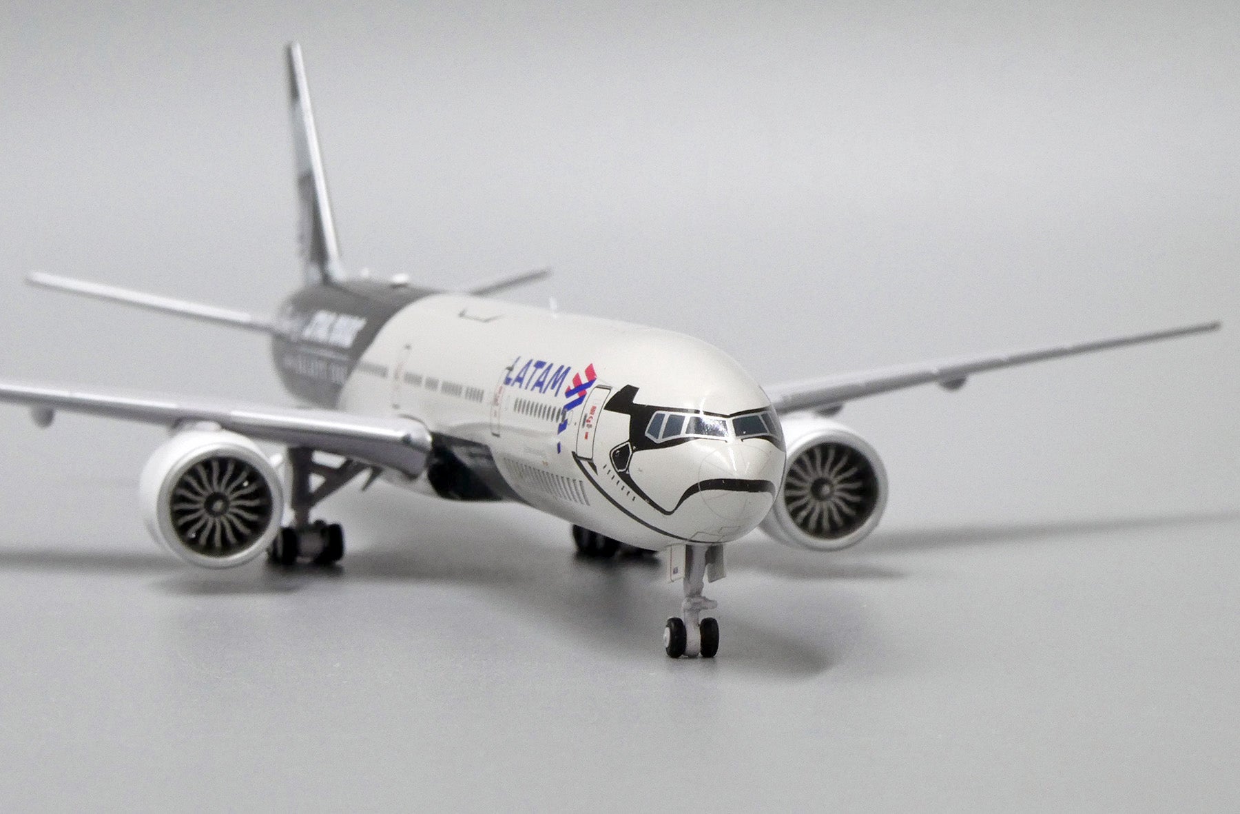 LATAM Boeing 777-300ER PT-MUA 'Star Wars Galaxy's Edge' (EW477W007)