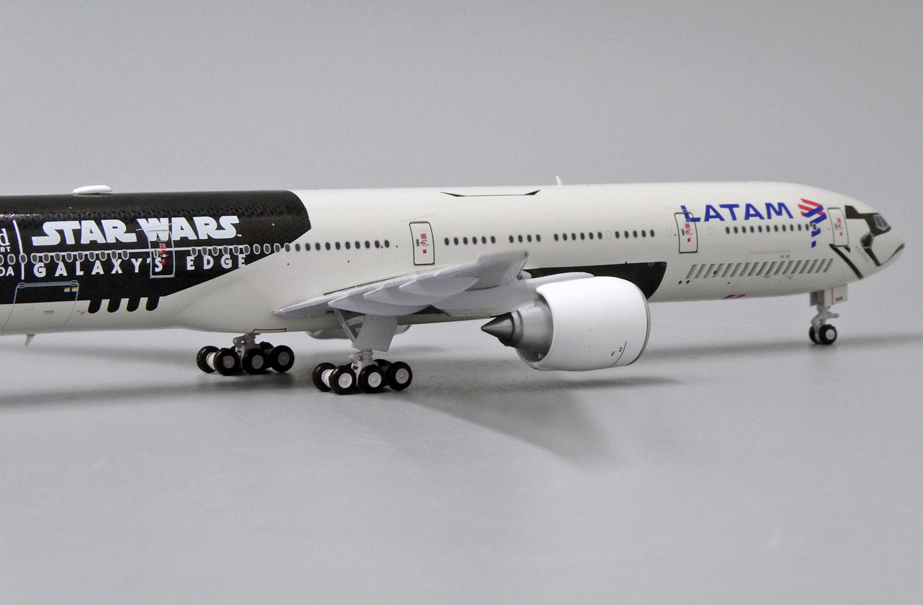 LATAM Boeing 777-300ER PT-MUA 'Star Wars Galaxy's Edge' (EW477W007)