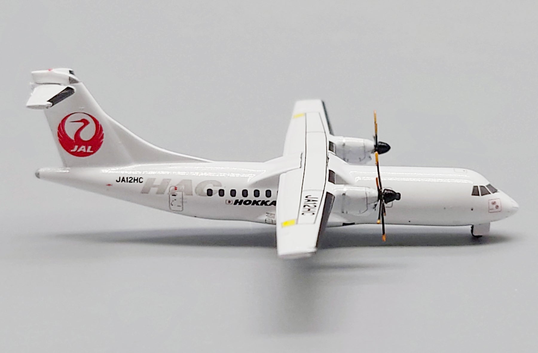 Hokkaido Air System ATR-42-600 JA12HC (EW4AT4005)