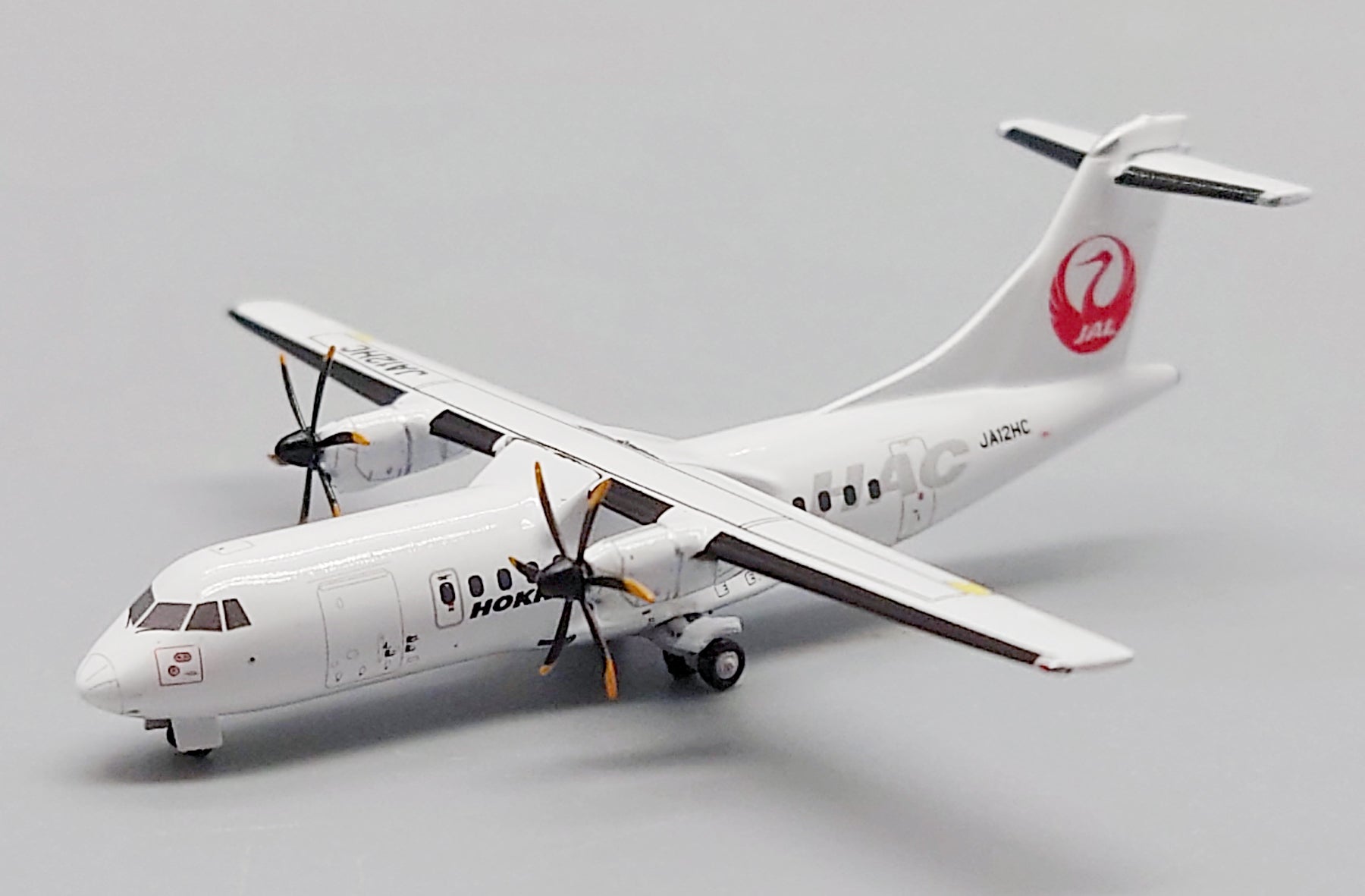 Hokkaido Air System ATR-42-600 JA12HC (EW4AT4005)