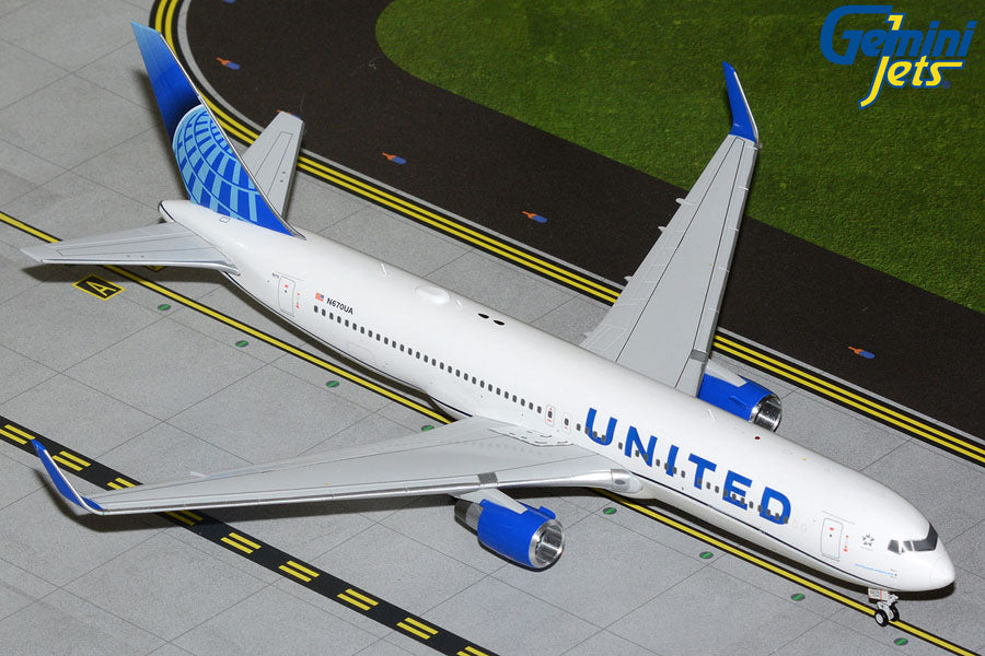 United Airlines Boeing 767-300ER N670UA (G2UAL1257)