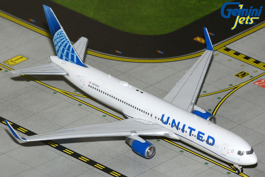 United Airlines Boeing 767-300ER N670UA (GJUAL2227)