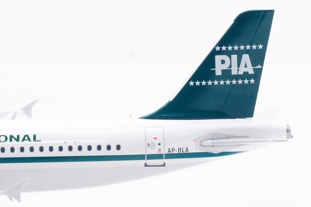 PIA Pakistan International Airlines Airbus A320-200 AP-BLA (IF320PK0824)