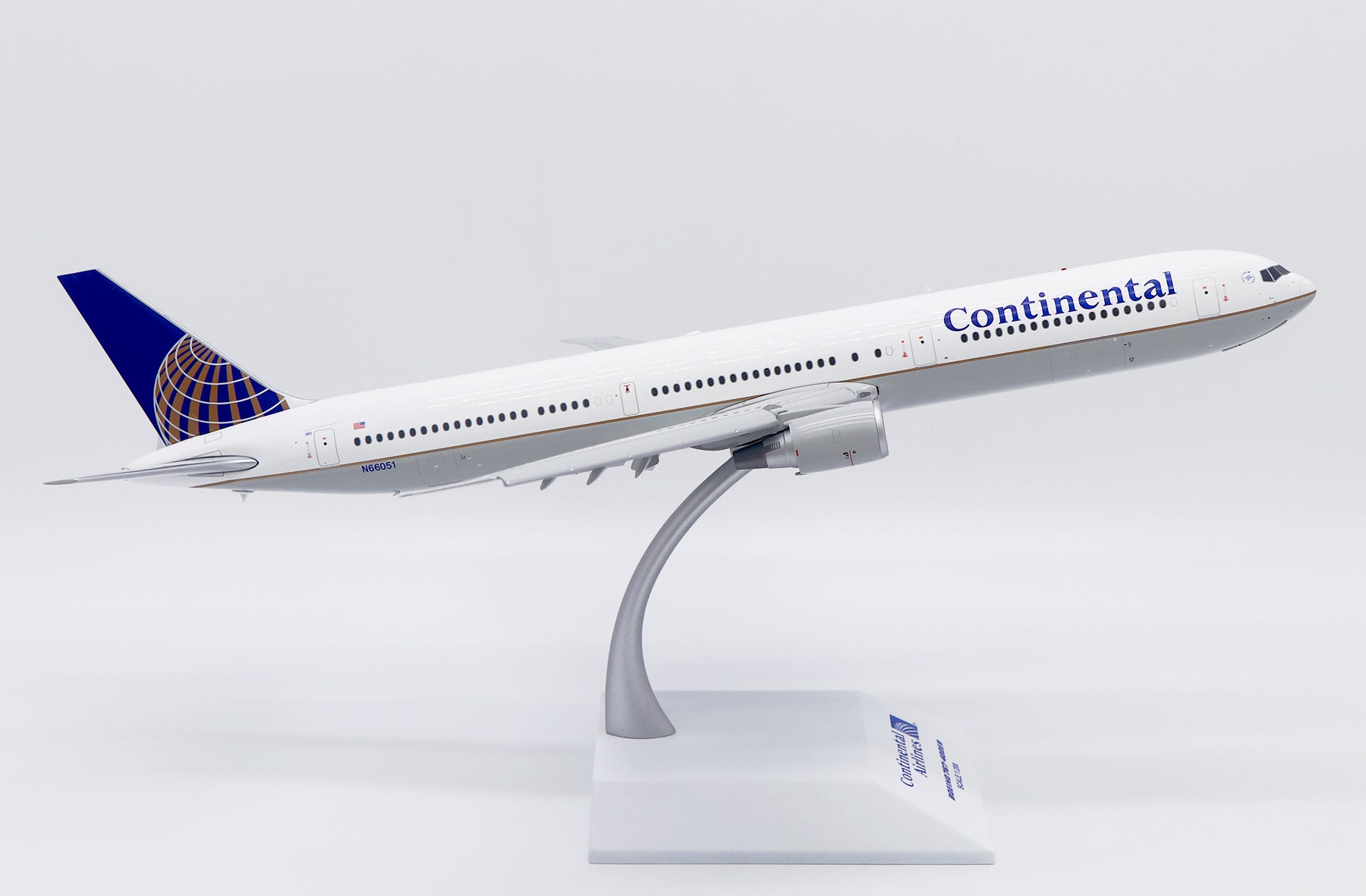 Continental Airlines Boeing 767-400ER N66051 'Flaps Down' (LH2505A)