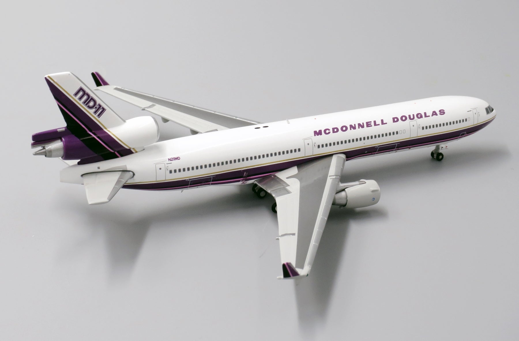 McDonnell Douglas MD-11 N211MD 'House Colors' (LH4076)