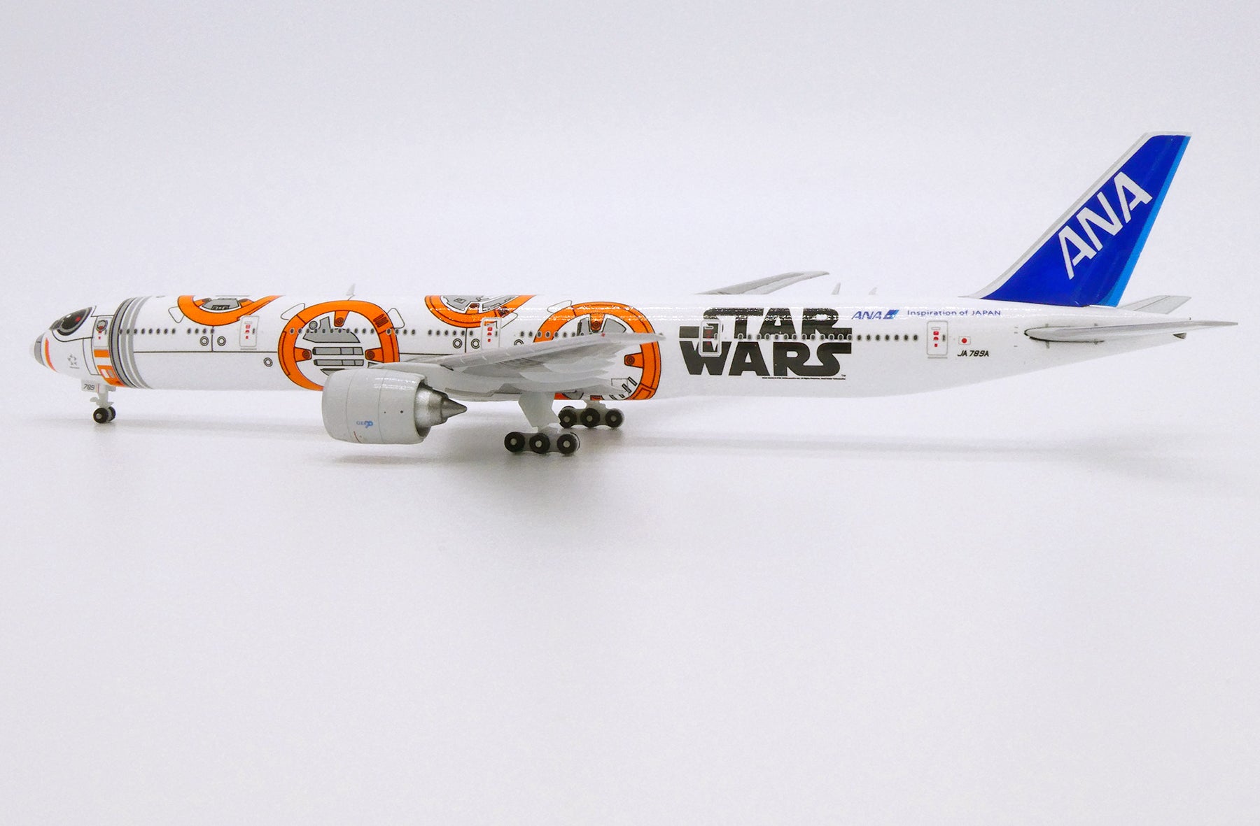 ANA All Nippon Airways Boeing 777-300ER JA789A 'Star Wars BB-8' (PX5005)