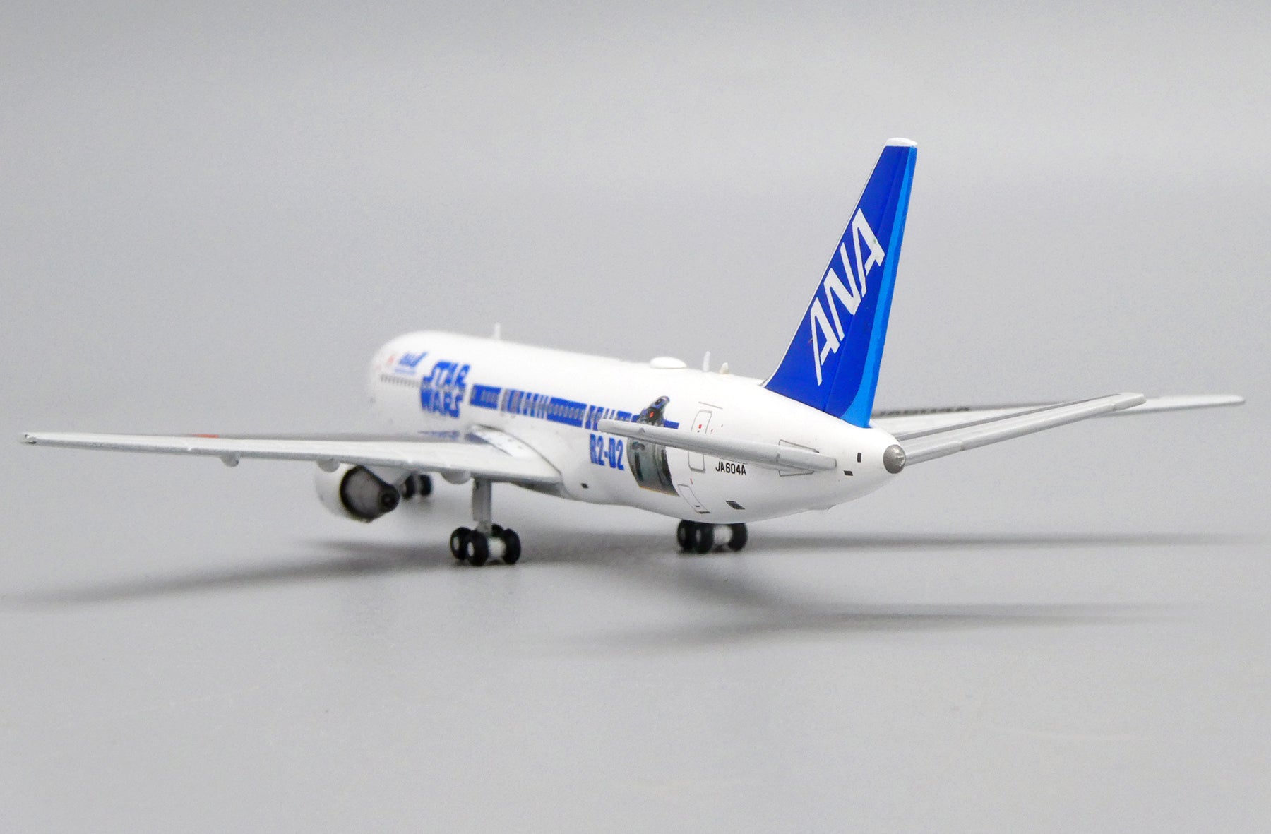 ANA All Nippon Airlines Boeing 767-300ER JA604A 'Star Wars R2-D2' (PX5006)