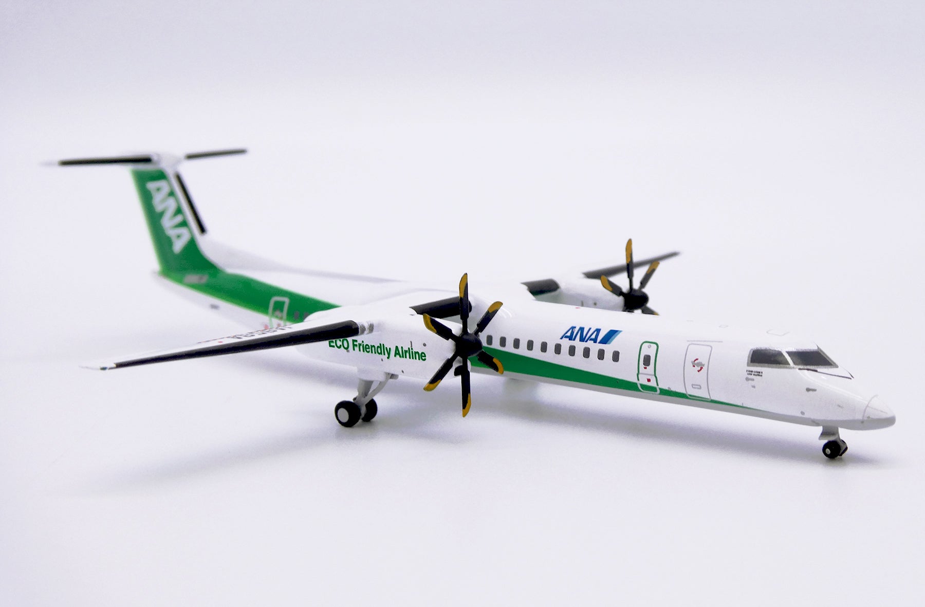 ANA Wings Dash 8-400 JA858A 'Eco Friendly Airline' (SA4039)