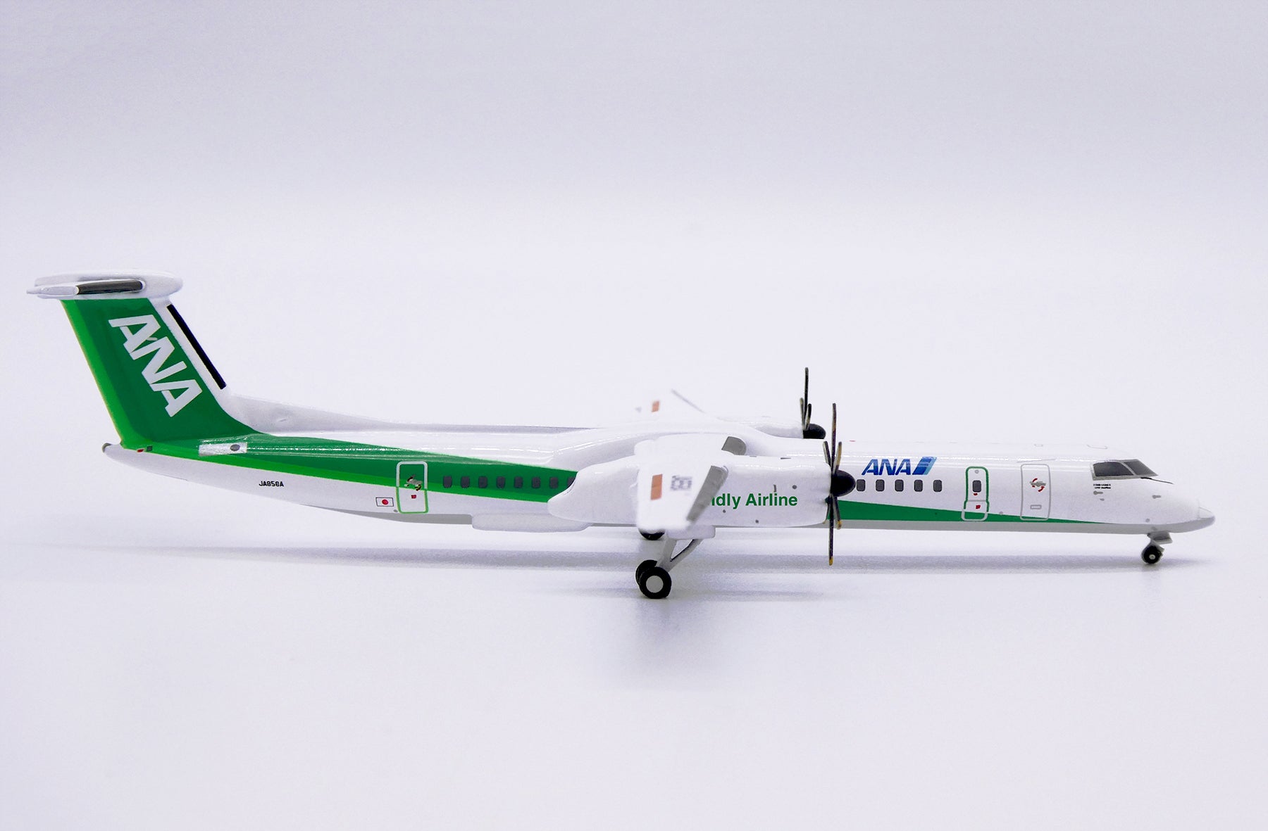 ANA Wings Dash 8-400 JA858A 'Eco Friendly Airline' (SA4039)