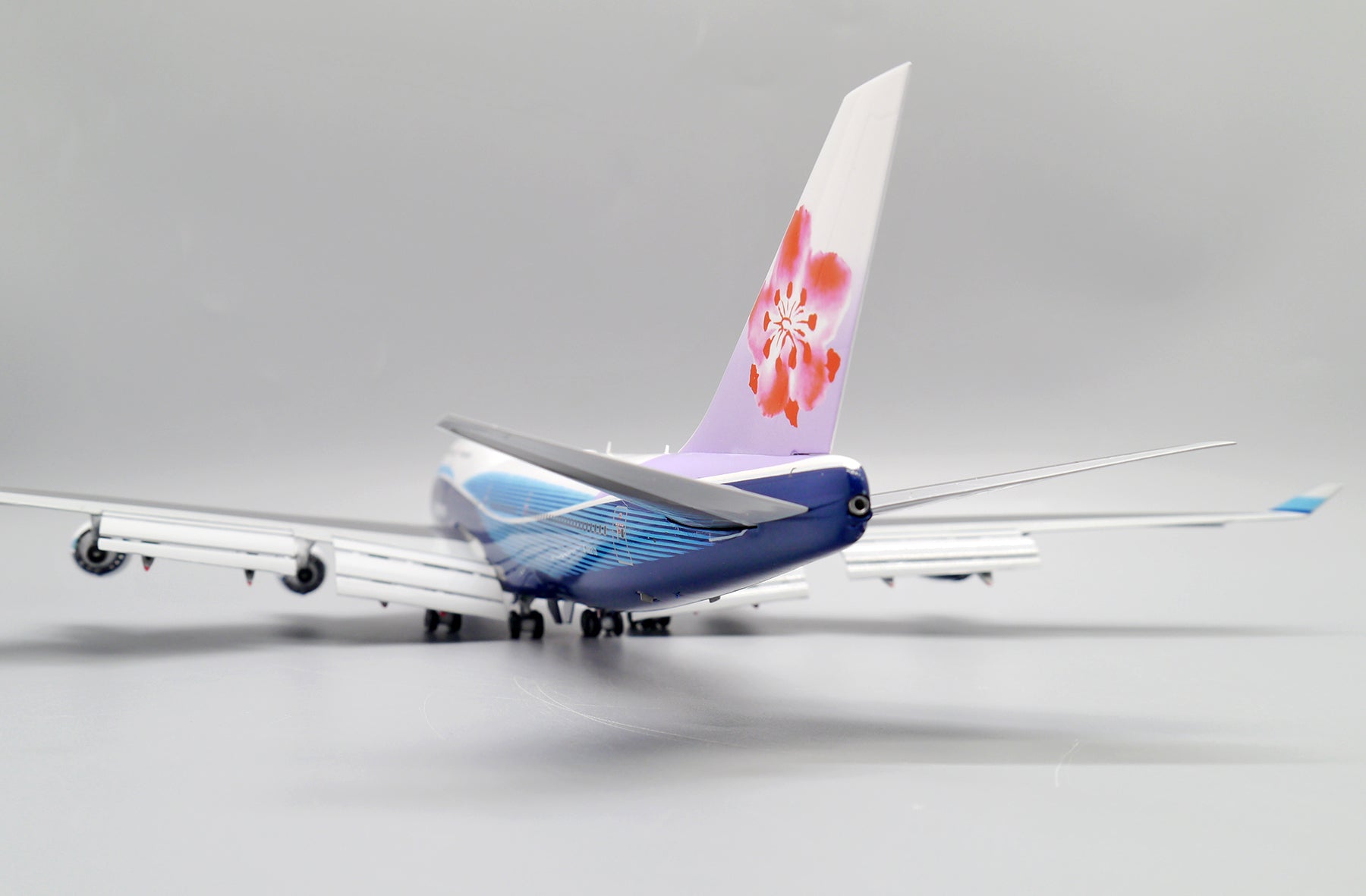 China Airlines Boeing 747-400 B-18210 'Dreamliner Livery / Flaps Down' (XX20094A)