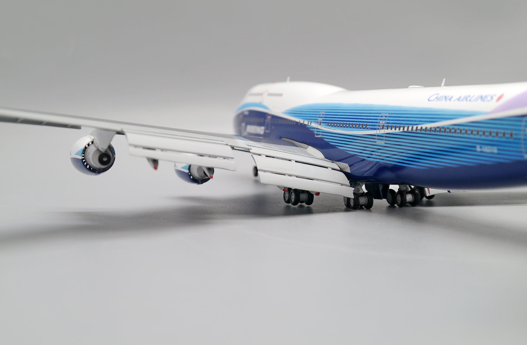 China Airlines Boeing 747-400 B-18210 'Dreamliner Livery / Flaps Down' (XX20094A)
