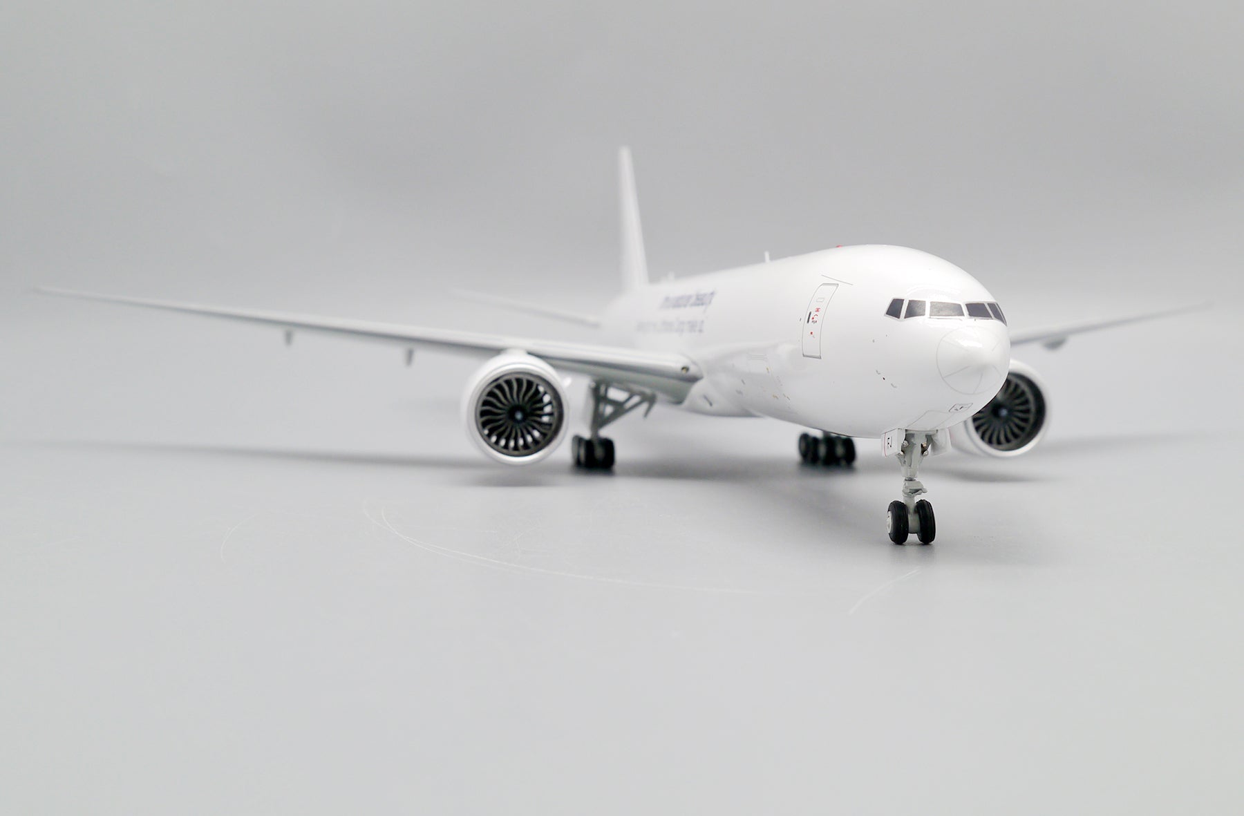 Lufthansa Cargo Boeing 777F D-ALFJ 'I'm a natural beauty' (XX20193)