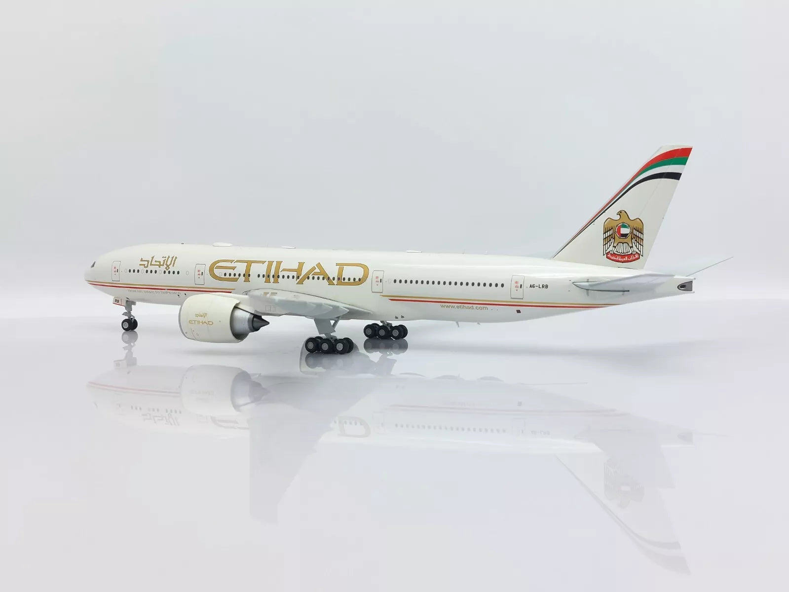 Etihad Airways Boeing 777-200LR A6-LRB 'mit Aviationtag' (XX20317)