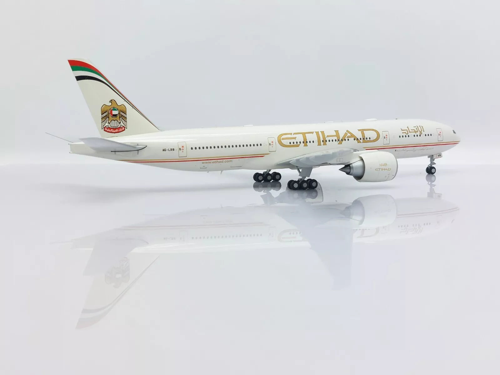 Etihad Airways Boeing 777-200LR A6-LRB 'mit Aviationtag' (XX20317)