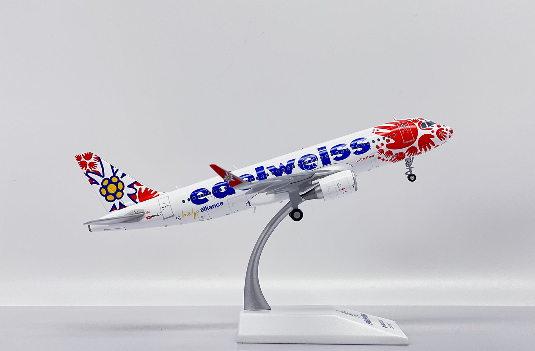 edelweiss air Airbus A320-200 HB-JLT 'help alliance' (XX20337)