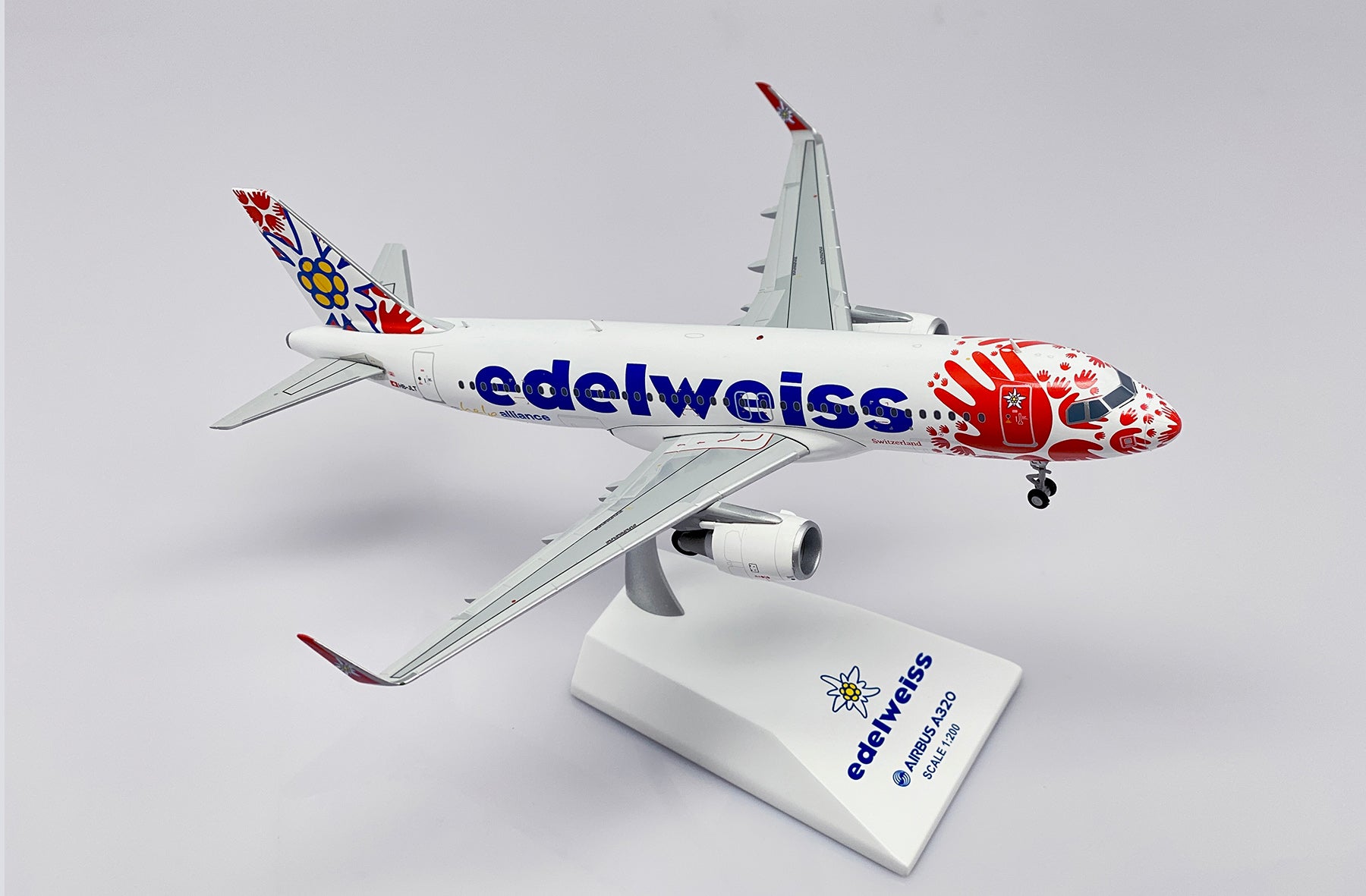 edelweiss air Airbus A320-200 HB-JLT 'help alliance' (XX20337)