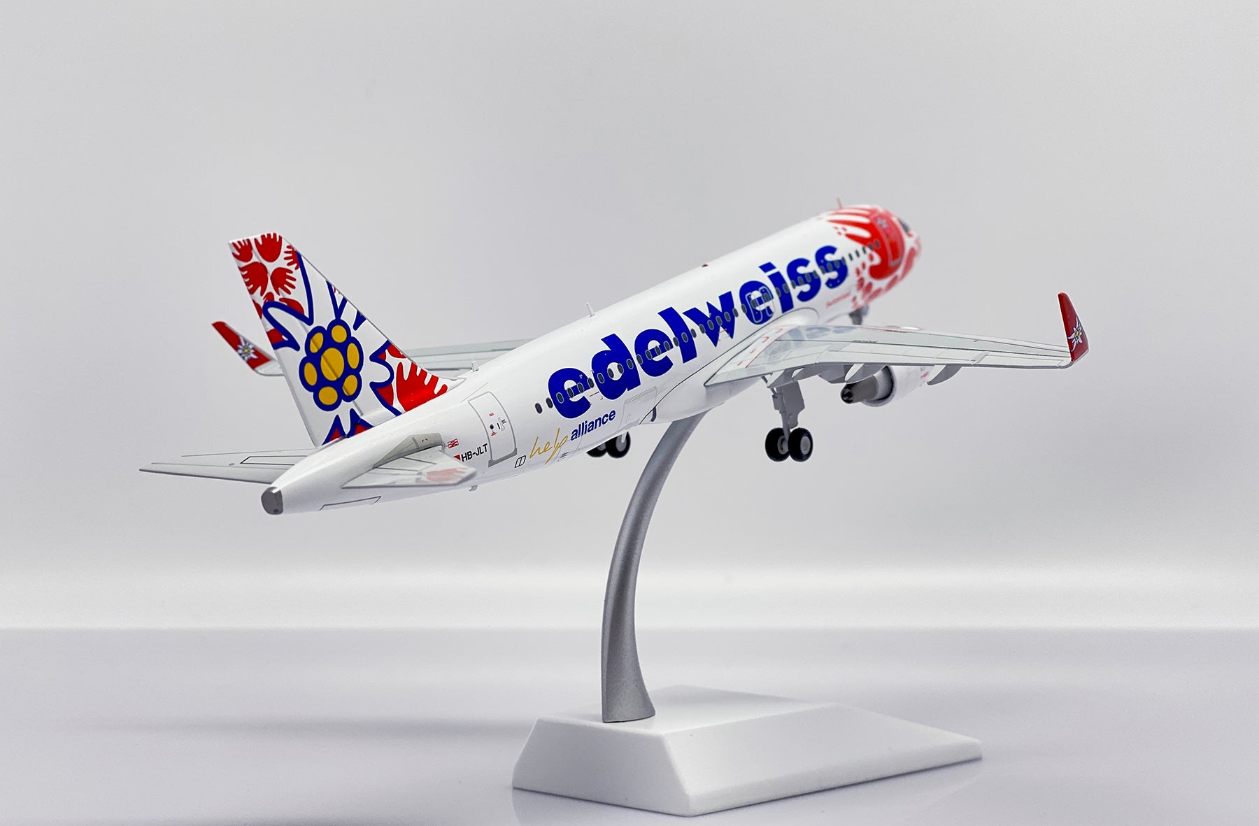 edelweiss air Airbus A320-200 HB-JLT 'help alliance' (XX20337)