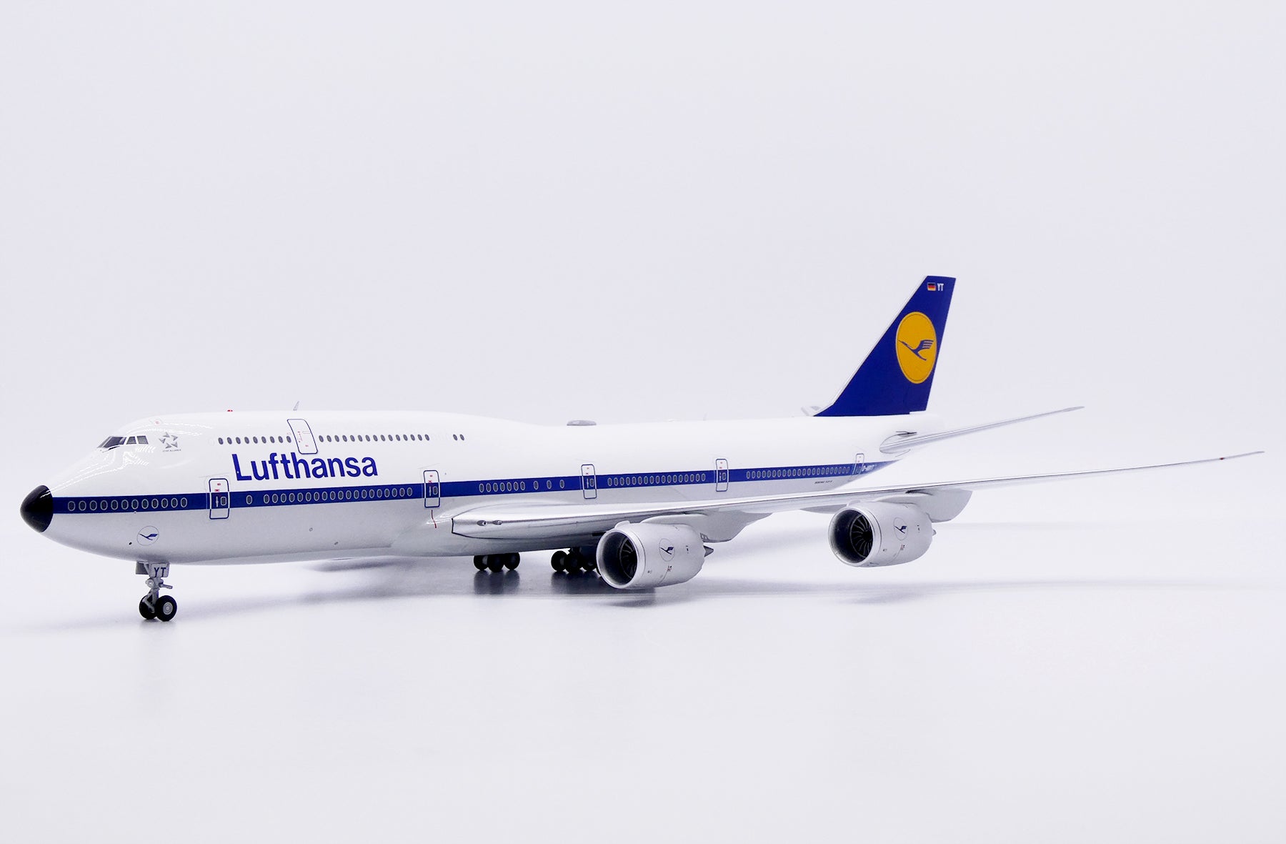 Lufthansa Boeing 747-8 D-ABYT 'Retro' (XX20454)