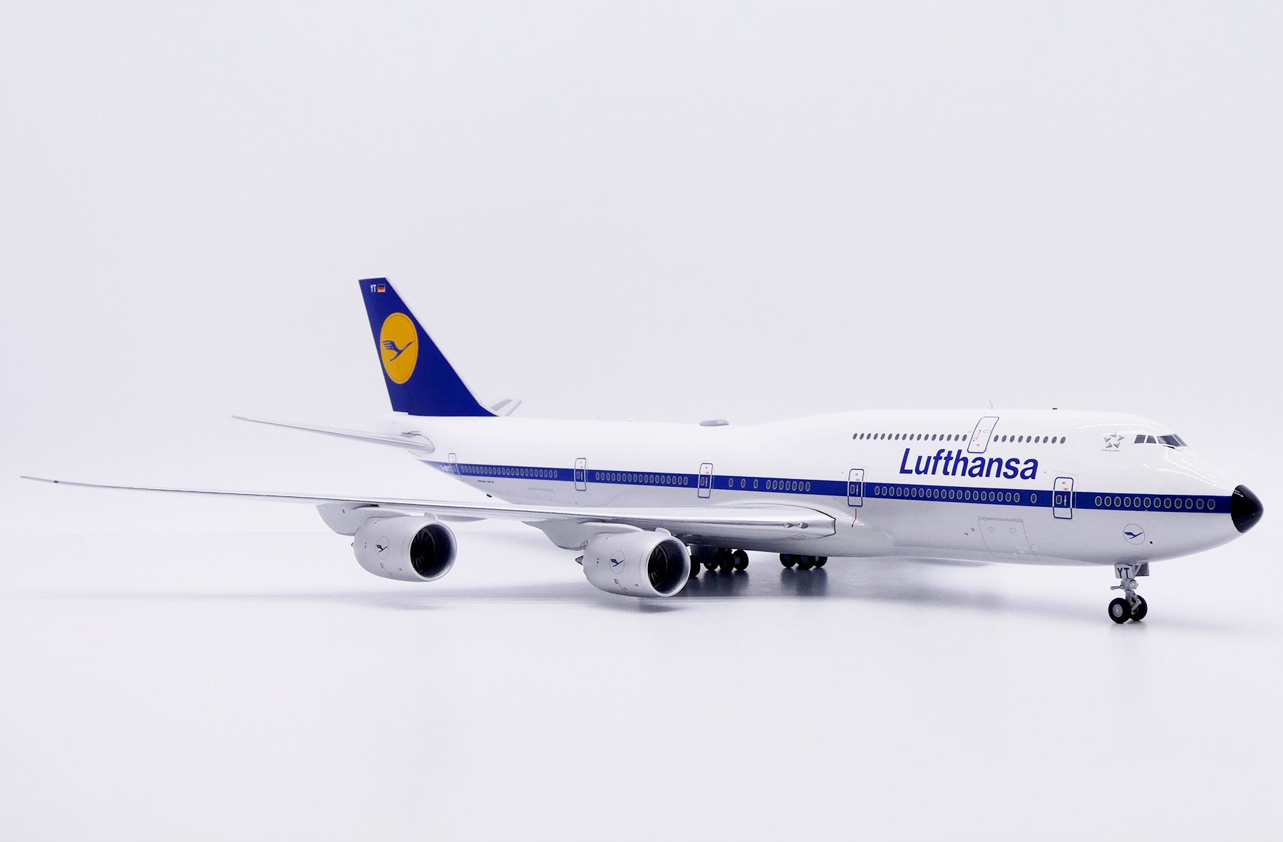 Lufthansa Boeing 747-8 D-ABYT 'Retro' (XX20454)
