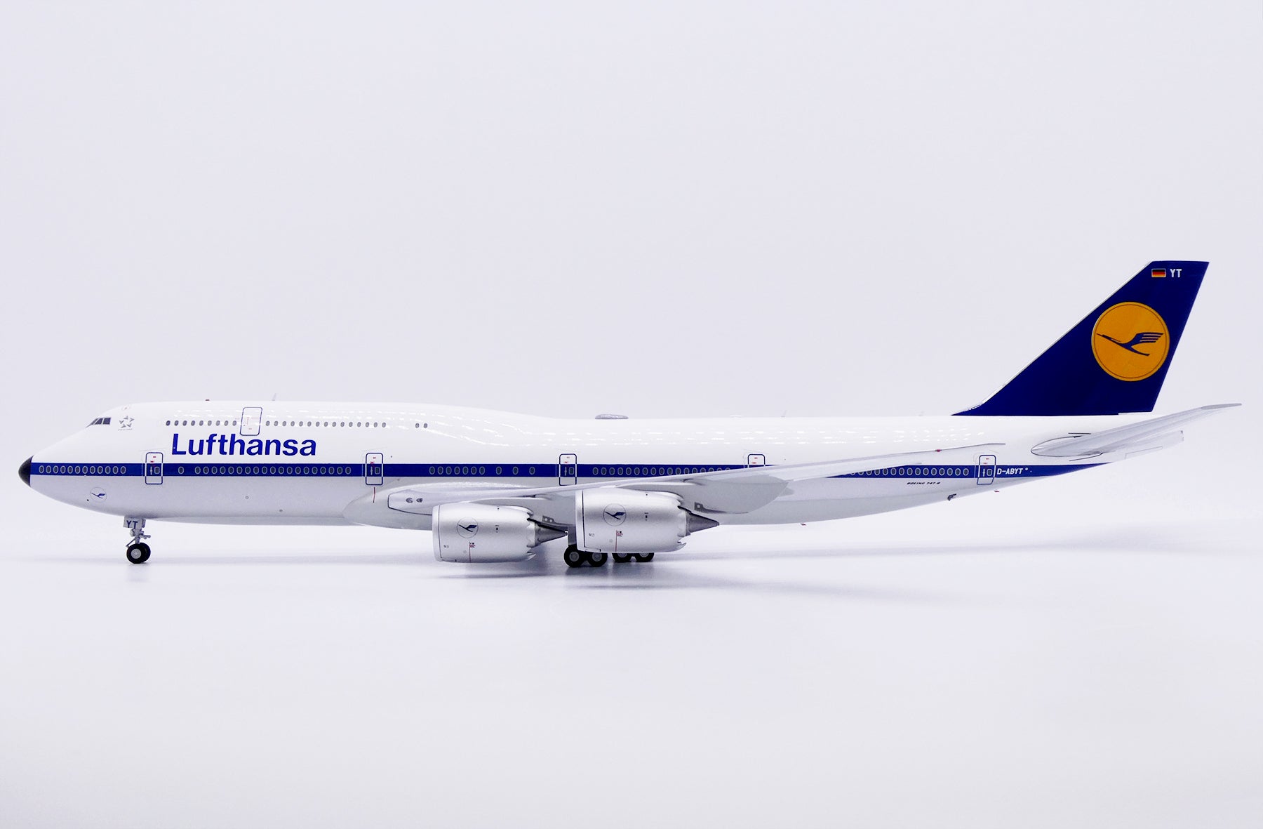 Lufthansa Boeing 747-8 D-ABYT 'Retro' (XX20454)