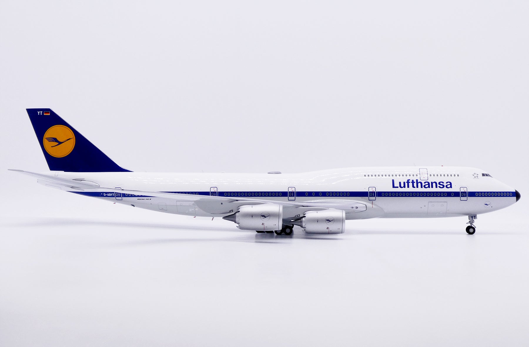Lufthansa Boeing 747-8 D-ABYT 'Retro' (XX20454)