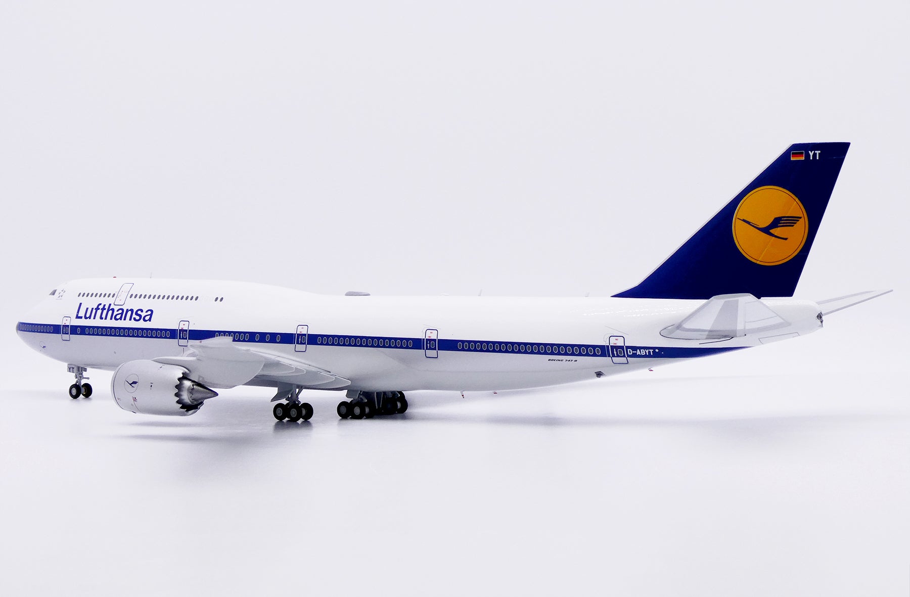 Lufthansa Boeing 747-8 D-ABYT 'Retro' (XX20454)
